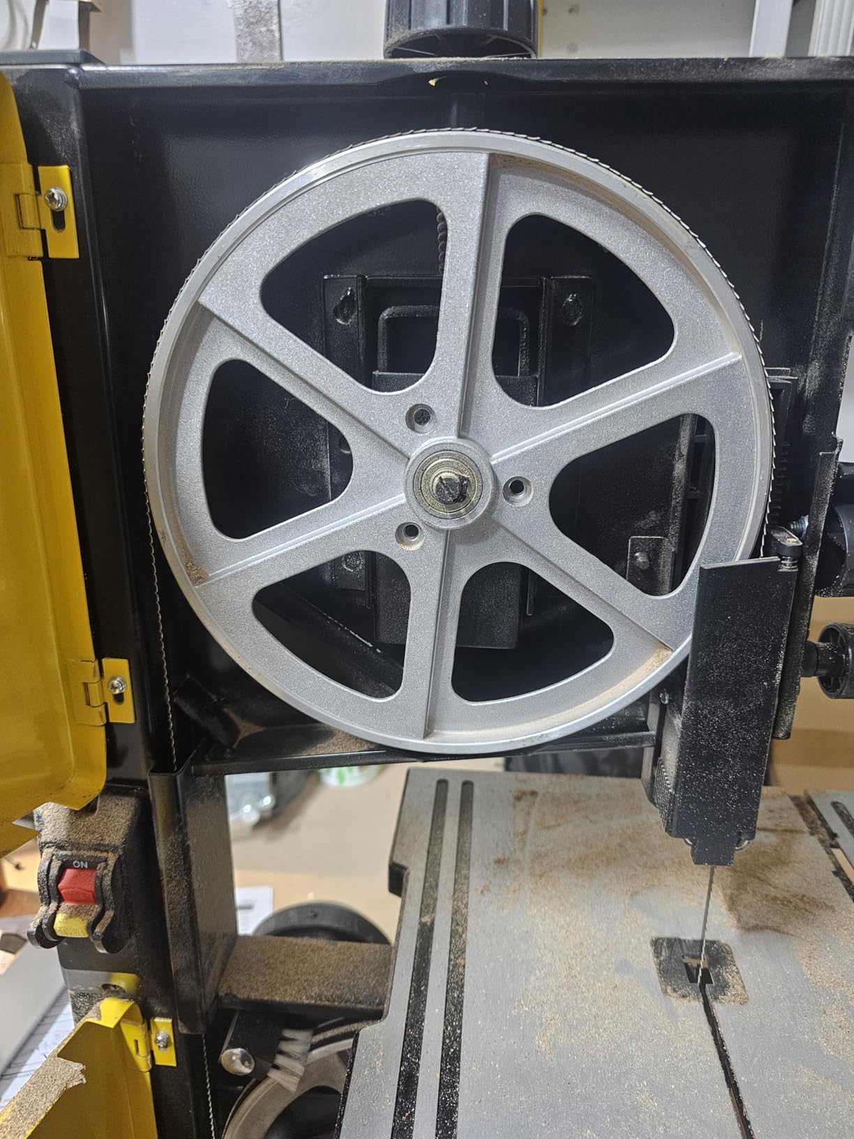 WOODSKIL 9-Inch Band Saw, 3-Amp Benchtop Bandsaw, 2500 FPM Blade Speed, 3-1/2-Inch Cutting Depth, 9-Inch Cutting Width, 0-45° Cast Aluminum Table customer photo 2