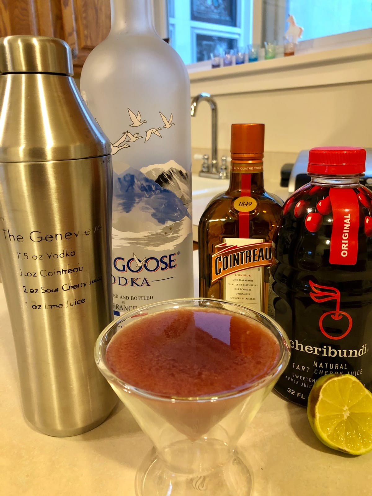 Hybrid Cocktail Shaker, Vacuum Insulated Stainless Steel, 28 oz | Hybrid Cocktail Shaker with Vacuum Insulated Stainless Steel, Innovative Measuring System, 28 oz customer photo 1