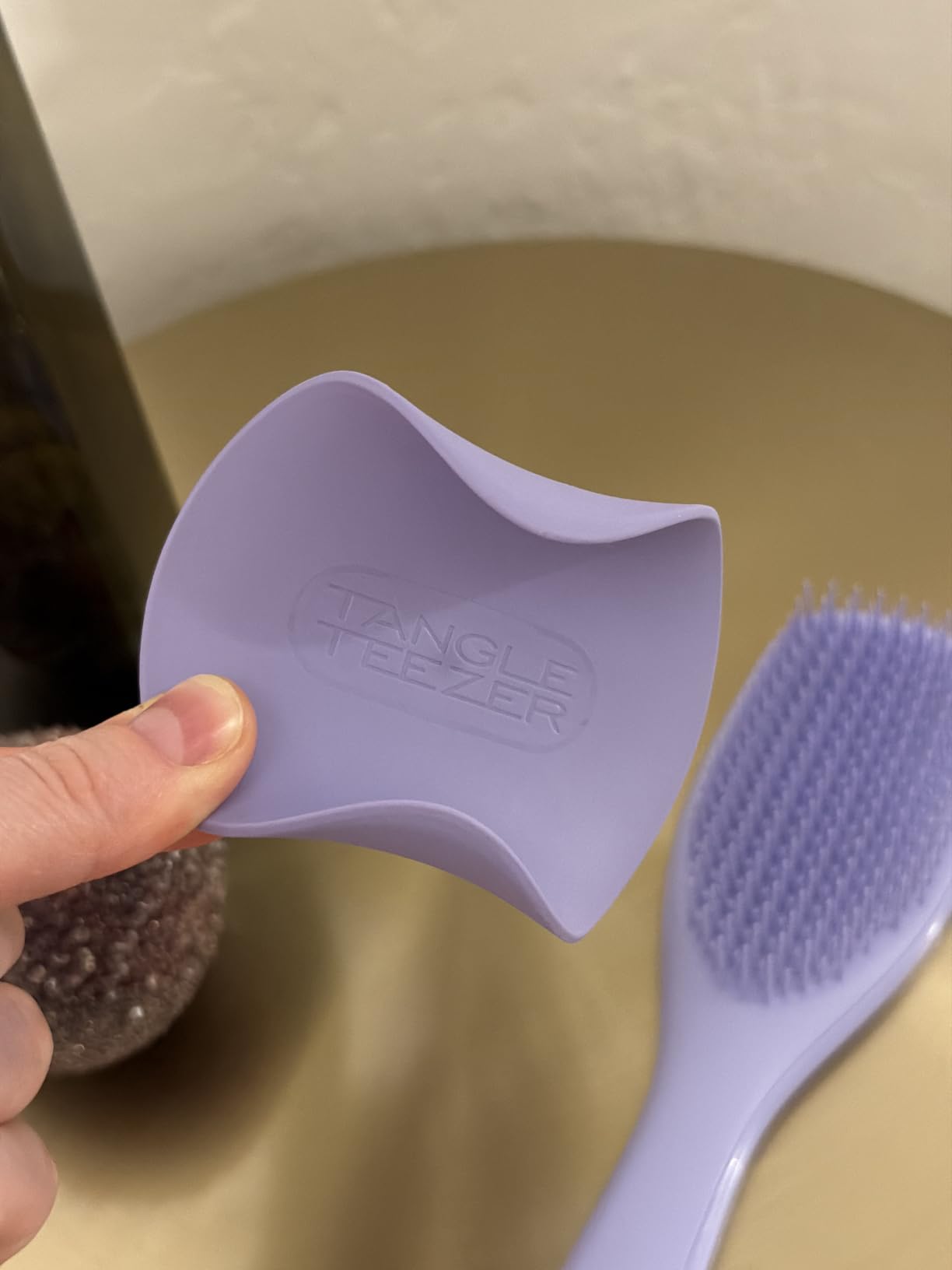 Tangle Teezer Scalp & Shampoo Brush to Exfoliate & Massage, Onyx Black | Cleanses, exfoliates, and massages the scalp in the shower. Distributes shampoo evenly, for all hair types customer photo 1