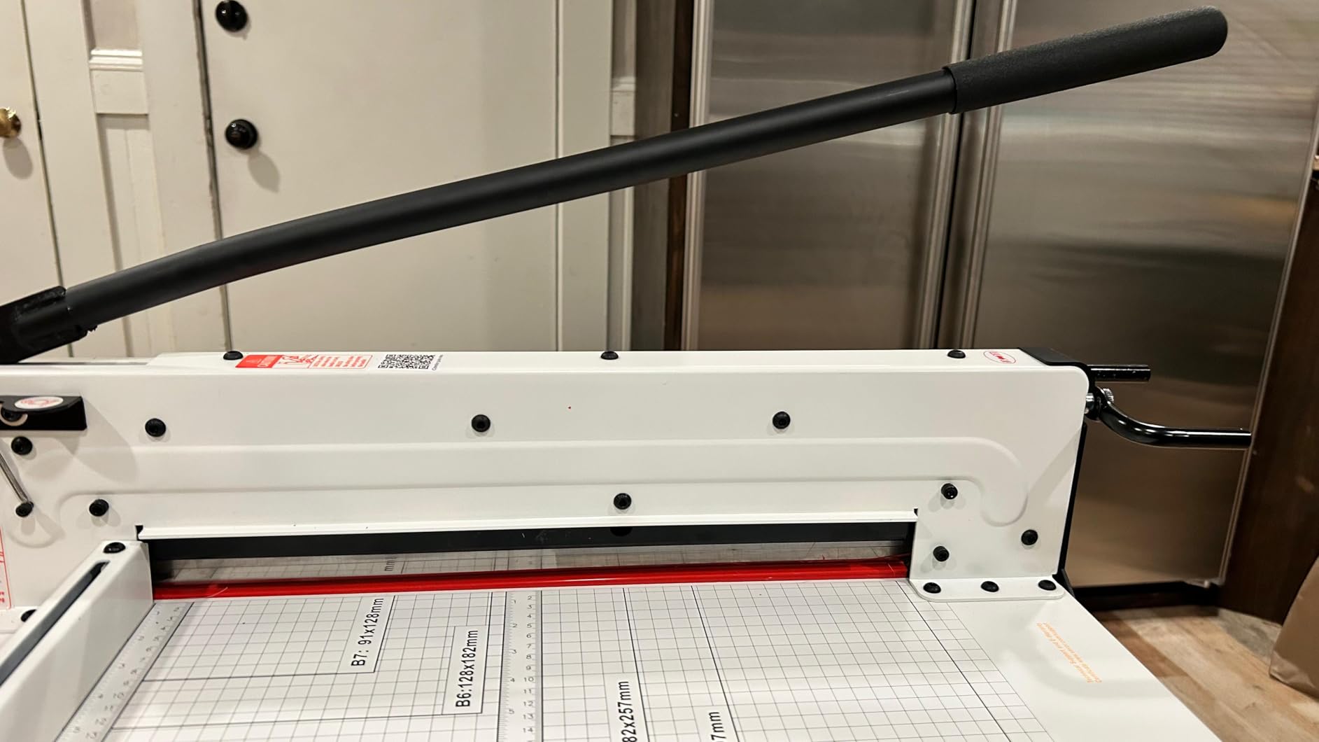 VEVOR Industrial Paper Cutter A3 Heavy Duty Paper Cutter 17 Inch Paper Cutter Heavy Duty 500 Sheets Paper with Clear Cutting Guide for Offices, Schools, Businesses and Printing Shops customer photo 2