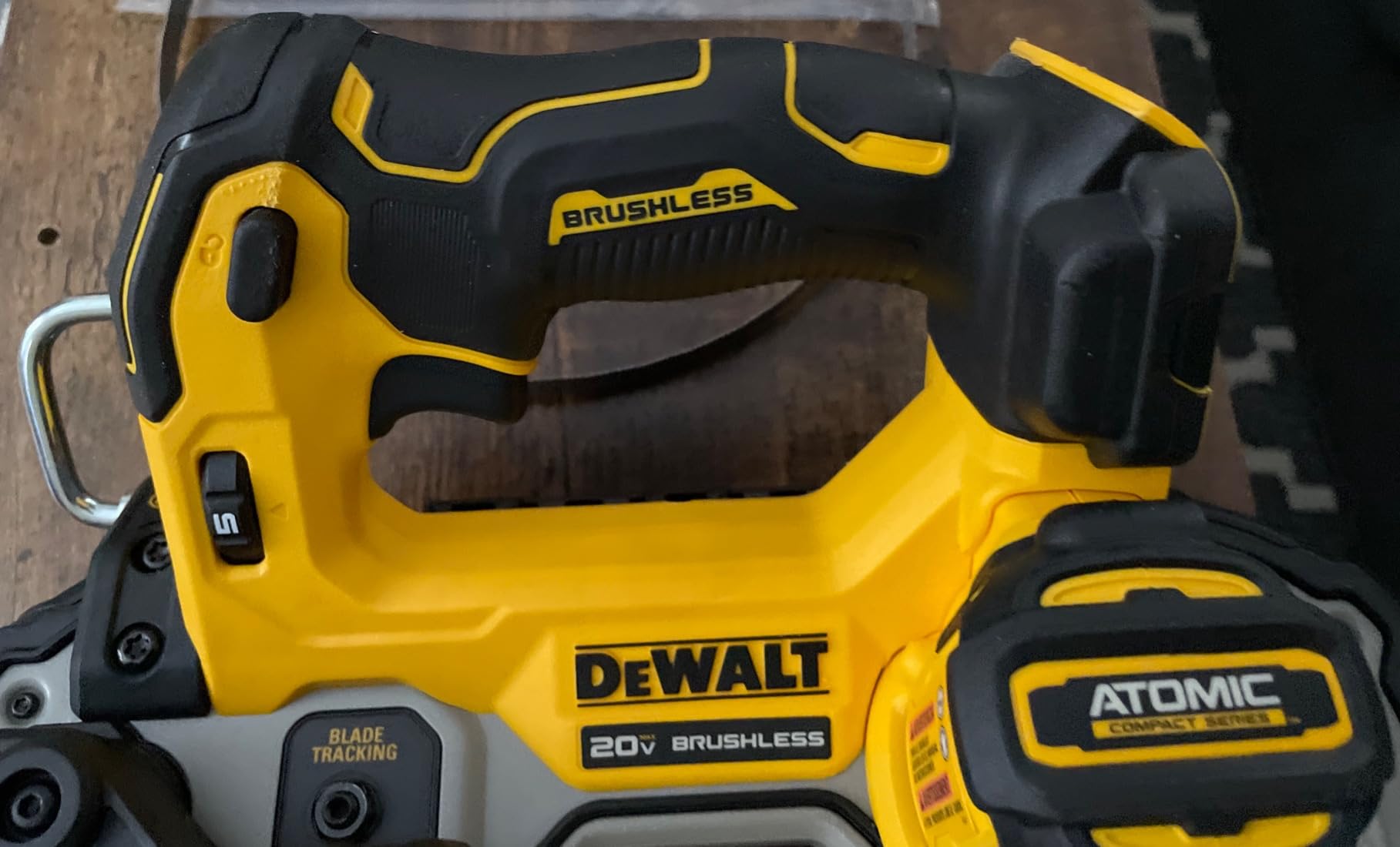 DEWALT ATOMIC 20V MAX Brushless Cordless 1-3/4 in. Compact Bandsaw, Bare Tool Only (DCS377B) customer photo 2