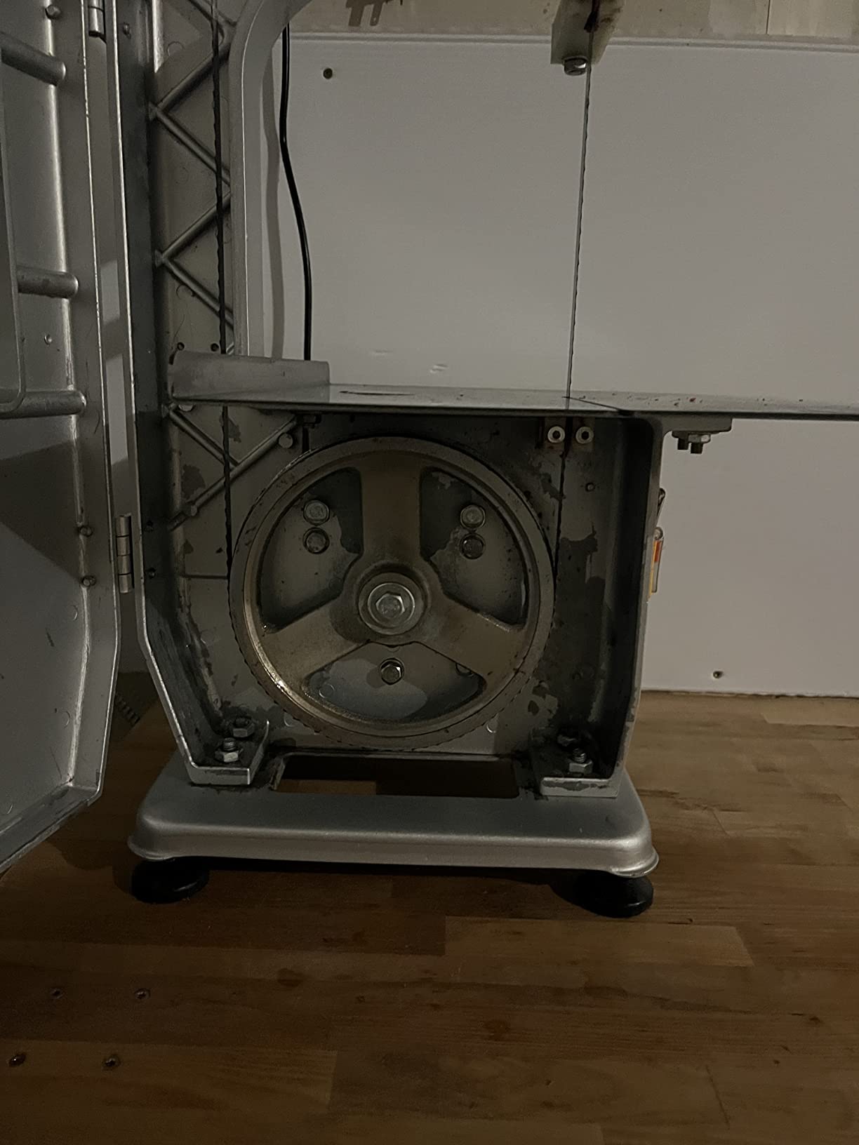 1500W Electric Bone Saw Machine, 0.8-5.9 Inch Cutting Thickness, 2.6HP Frozen Meat Cutter 110V Commercial Bandsaw Machine, 20x15in Table Sawing for Chicken Fish Trotter Beef, Equipped with 6 Saw Blades customer photo 1