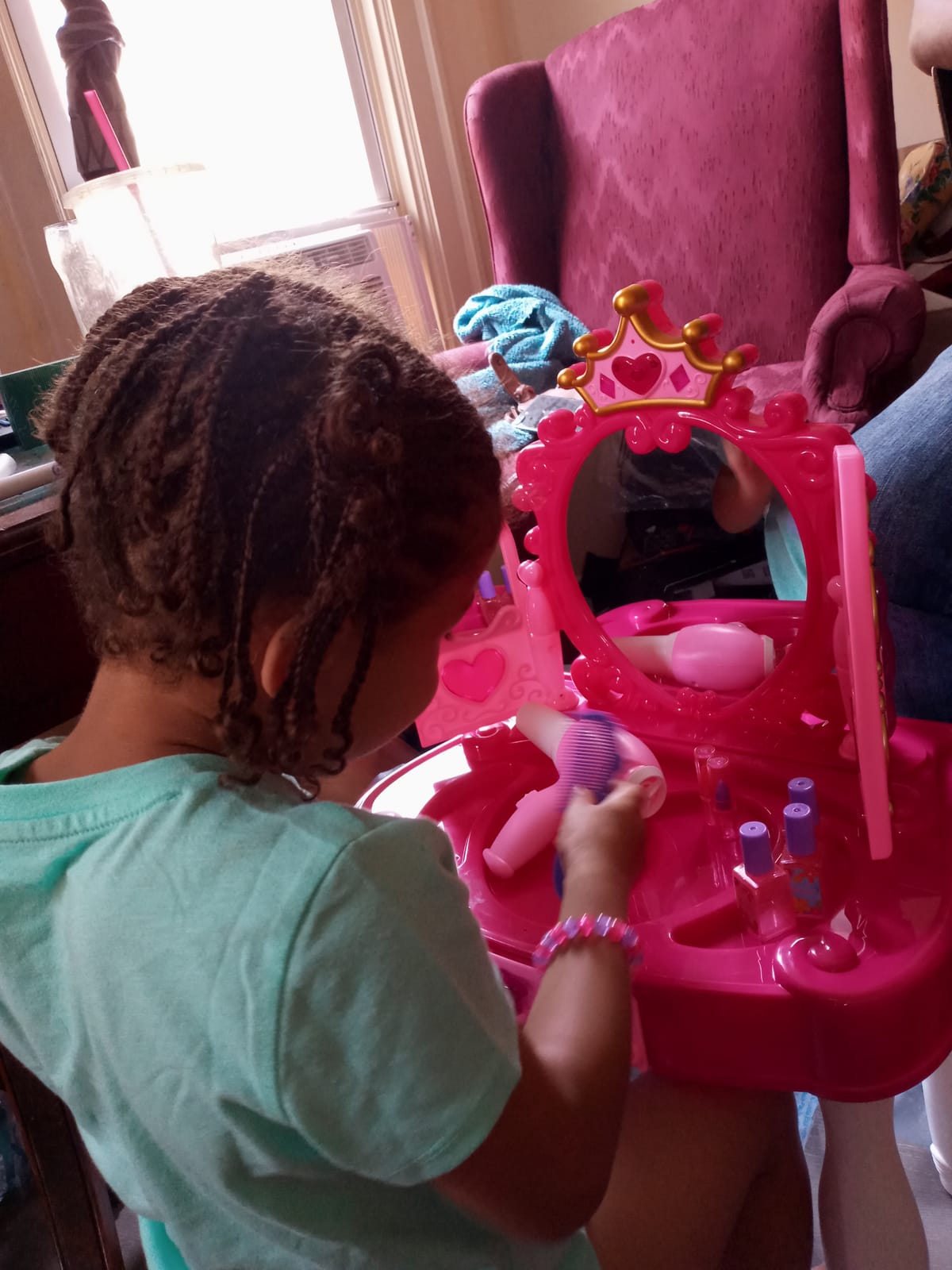 Play22 Pretend Play Girls Vanity Set with Mirror and Stool 21 PCS - Kids Makeup Vanity Table Set with Lights and Sounds - Includes Fashion Hair & Makeup Accessories customer photo 1
