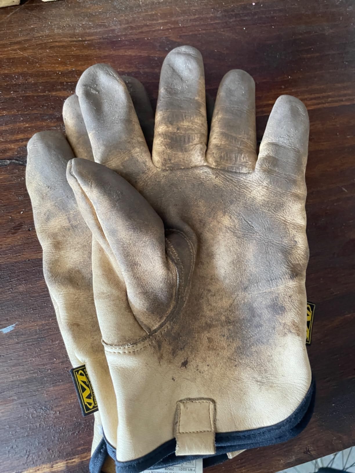 Mechanix Wear Leather Cow Driver - Breathable Leather Driver Gloves for Hand Safety - Elastic Cuff - Comfortable Fit - Water Resistant - Tan - X-Large customer photo 2