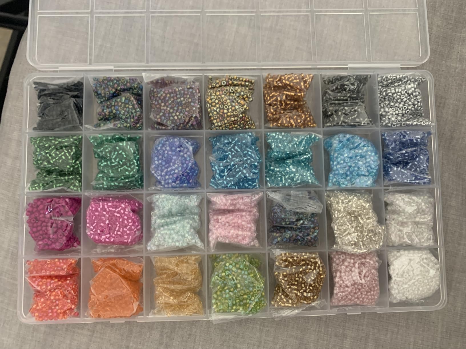 Ybxjges 24000Pcs 2mm Glass Seed Beads Kit, with 28 Colors Small Beads Kit for Girls, Women and Adults, Bracelets, Necklaces, Earring, Jewelry Making Supplies customer photo 1