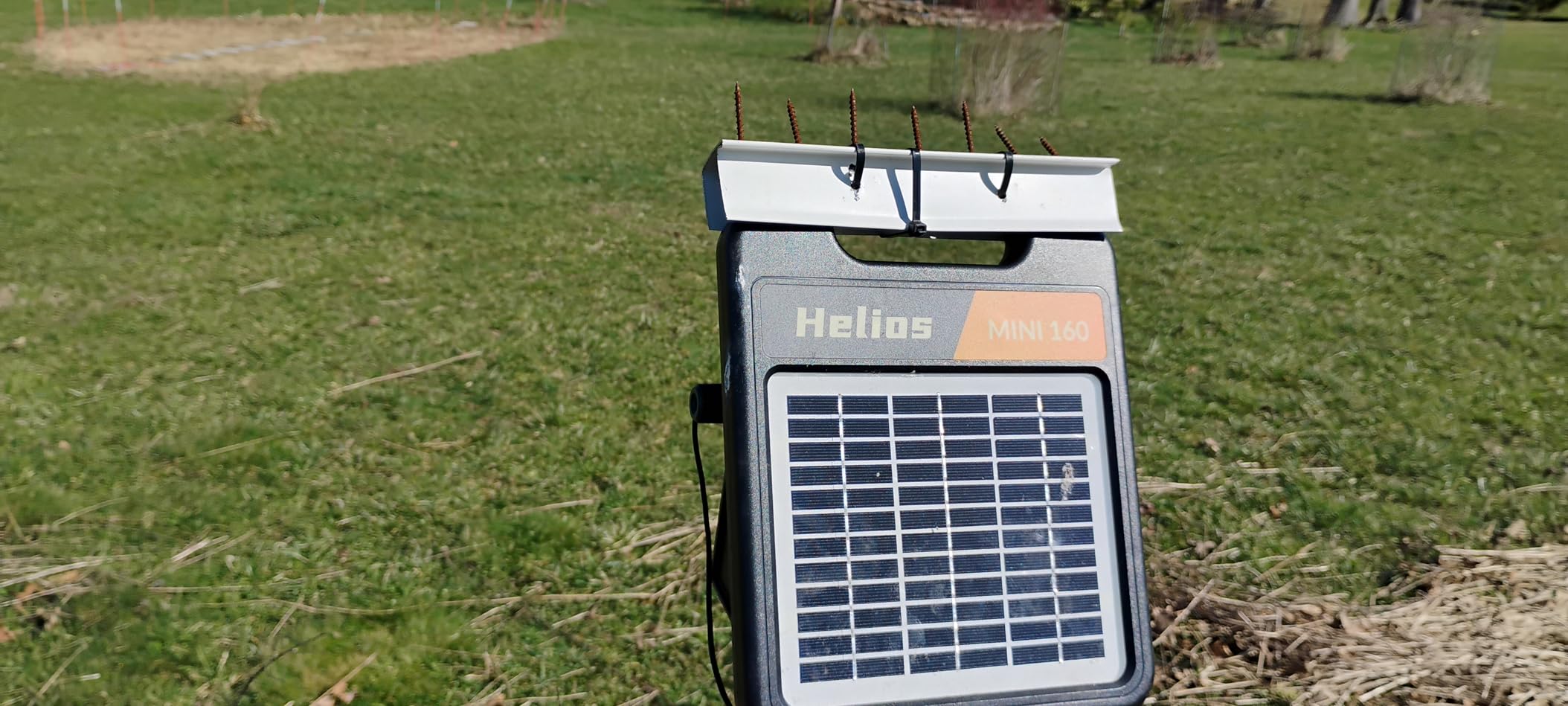 10 Miles Solar Electric Fence Charger with Day/Night Mode, 0.16J Portable Solar Fence Charger with Rechargeable Solar Panel for 24-Hour Uninterrupted Protection customer photo 2