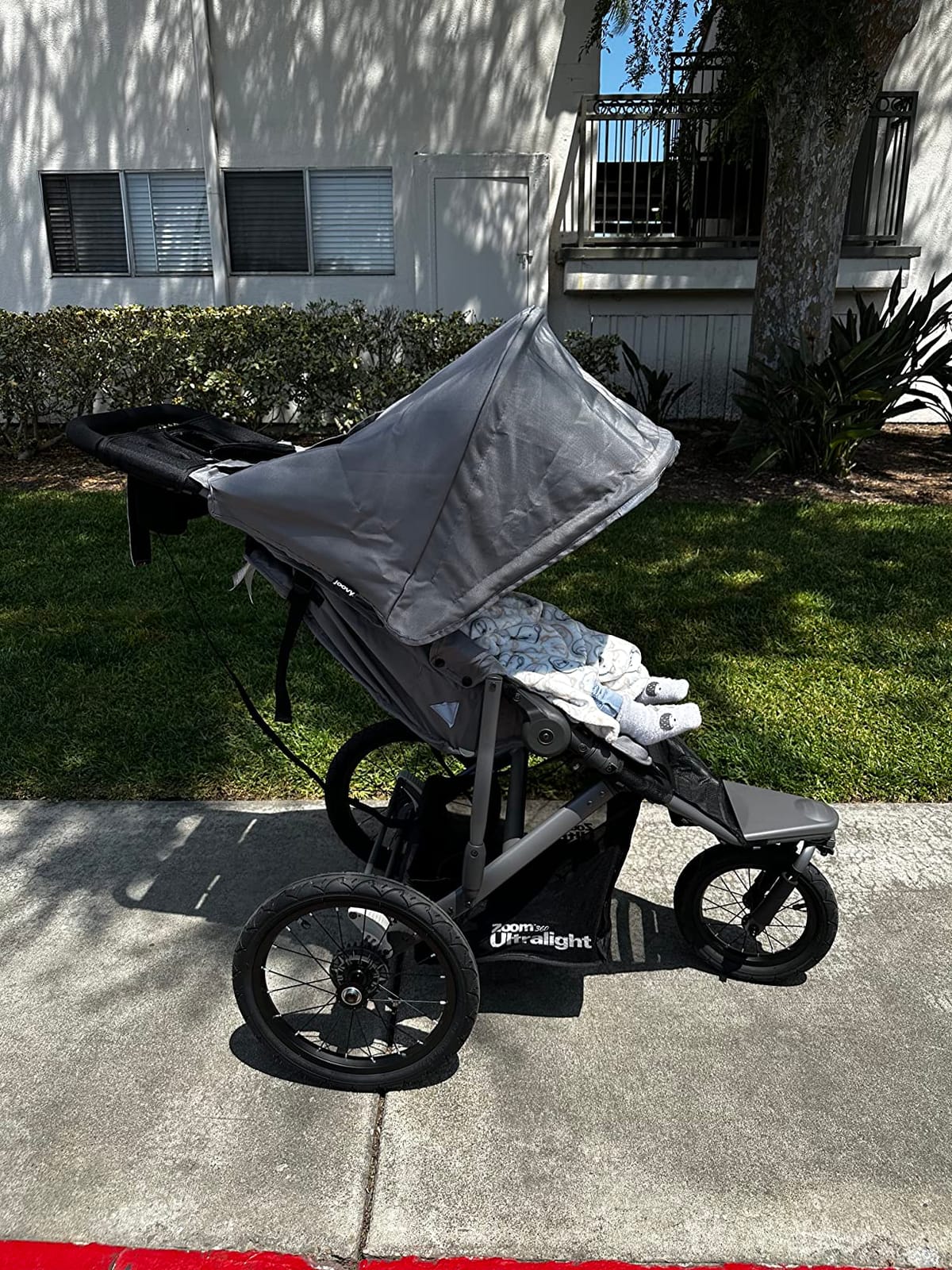 Joovy Zoom360 Ultralight Jogging Stroller, Black | High Child Seat, Shock-Absorbing Suspension, Extra-Large Air-Filled Tires, Parent Organizer, Air Pump, Easy One-Hand Fold customer photo 1