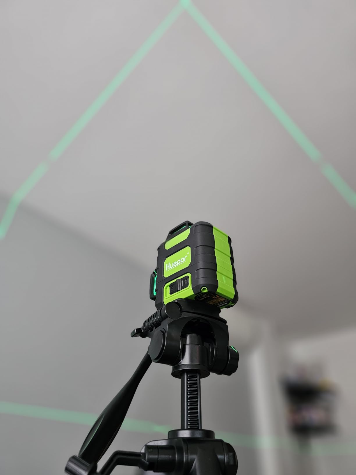Huepar Laser Level 360 Self Leveling, Rechargeable Green Laser 4x360° Cross Line Lazer Leveler 4D Level Laser Tool for Construction with Two Li-ion Batteries, Magnetic Bracket & Hard Carry Case - LS04CG customer photo 1