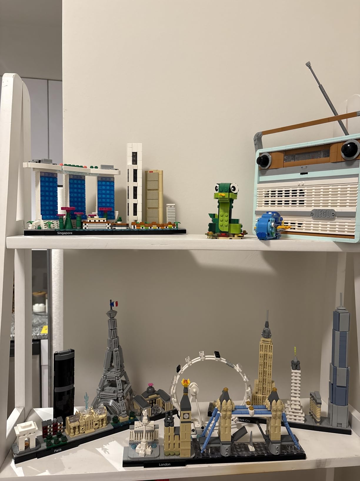 LEGO Architecture Singapore 21057 Building Set - Skyline Collection, Architecture Construction Model for Home and Office Decor, Gift Idea for Adults customer photo 1