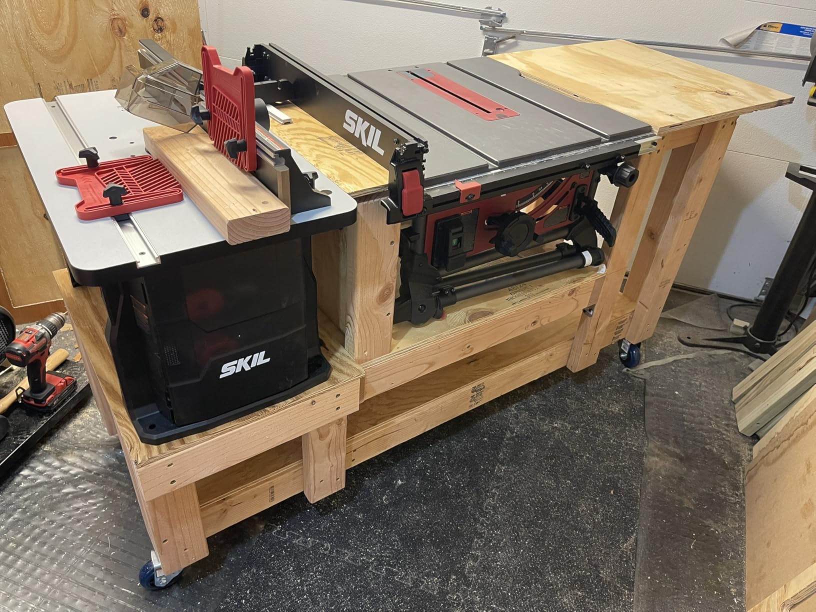SKIL RT1323-01 Router Table and 10Amp Fixed Base Router Kit customer photo 1
