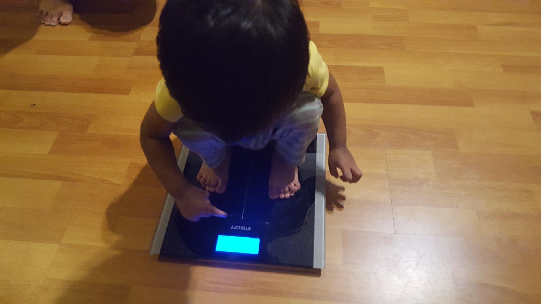 Etekcity Smart Scale for Body Weight and Fat, BMI, FSA Eligible, HSA Eligible, Digital Scale for BMI, Muscle Mass and Body Composition, with Apple Health, TFT Display, Tempered Glass customer photo 2