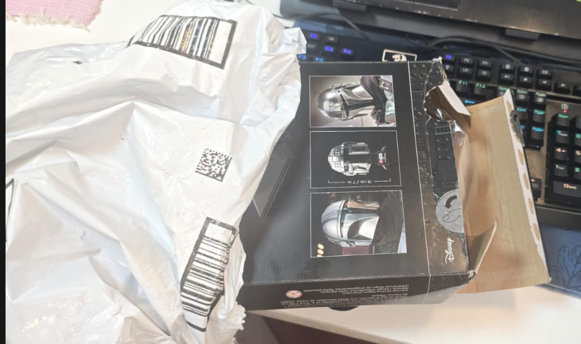 LEGO Star Wars The Mandalorian Helmet 75328 Buildable Model Kit, Display Collectible Decoration Set for Adults, Men, Women, Mom, Dad, Collectible Gift Idea customer photo 2
