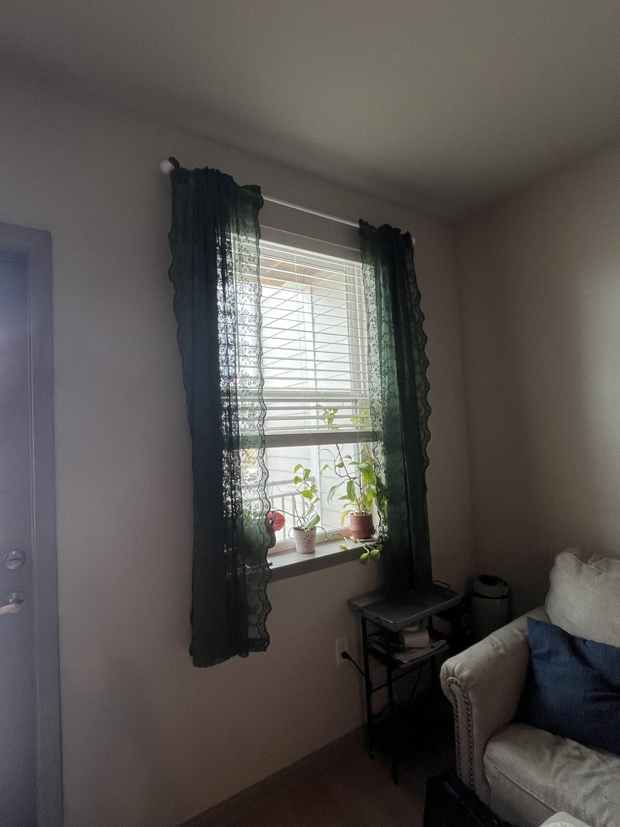 YJ YANJUN Vintage Lace Curtains 84 Inches Long-Victorian Floral Pattern Ivory Sheer Curtain Panels for Living Room Bedroom French Door, Light Filtering Drapes, 2 Panels 52W x 84L Cream customer photo 1