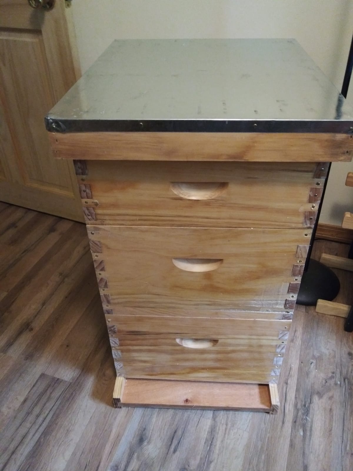 Honey Lake 8 Frame Beehive Starter Kit - Beeswax Coated Deep Beehive Box with Frames, Complete Beekeeping Kit for Beginners with Bee Smoker, Hive Tools, Brush, Gloves & Veil Hat customer photo 2