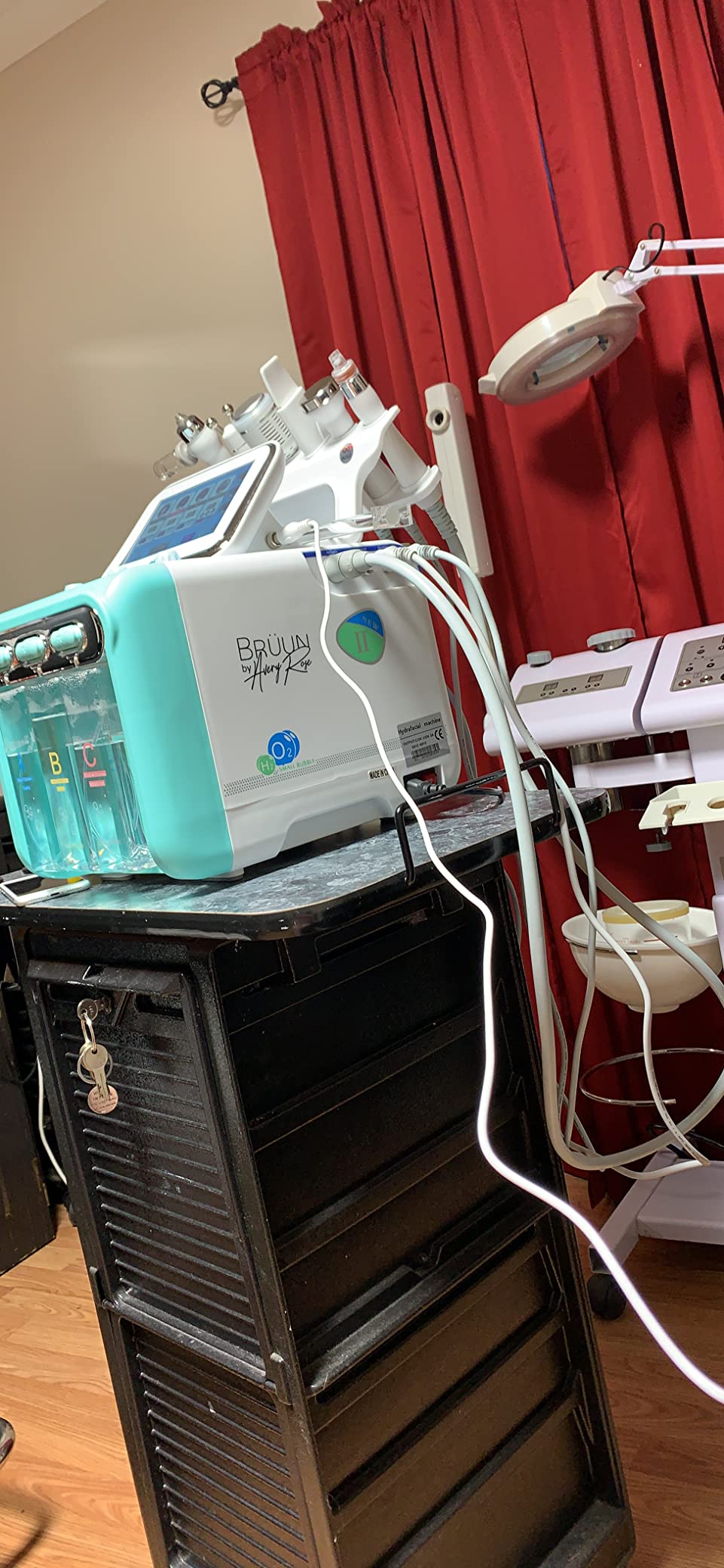 BRÜUN Facial Care Machine - A 7 in 1 Multifunctional Face Care Device for Skin Moisturizing - A Vacuum Cleaning Jet for Home and Beauty Salon customer photo 2