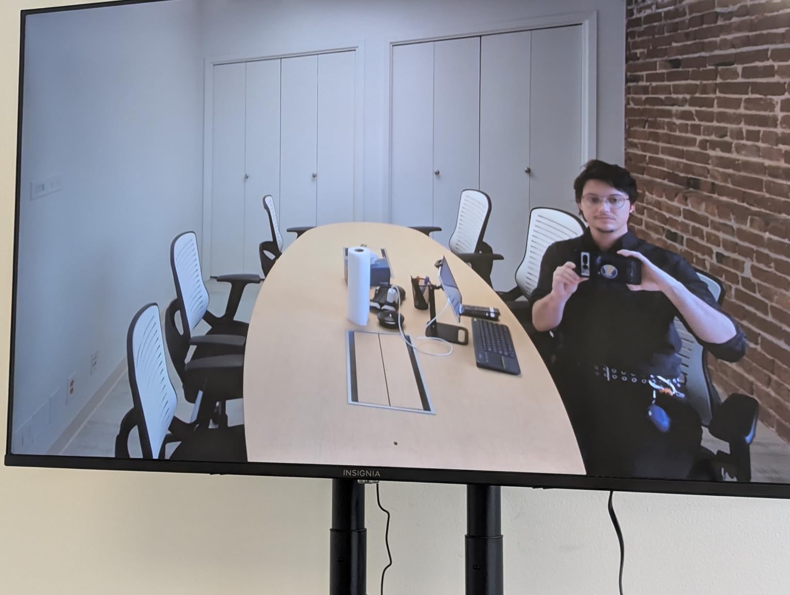 Yealink 4K Video Conference Camera System for PC, Huddle Room, Teams & Zoom | All-in-One UVC34 Webcam with 8 Microphones & Speaker, 120 Degree Wide Angle, AI Auto Framing, Plug & Play Conference Meeting Bar customer photo 1