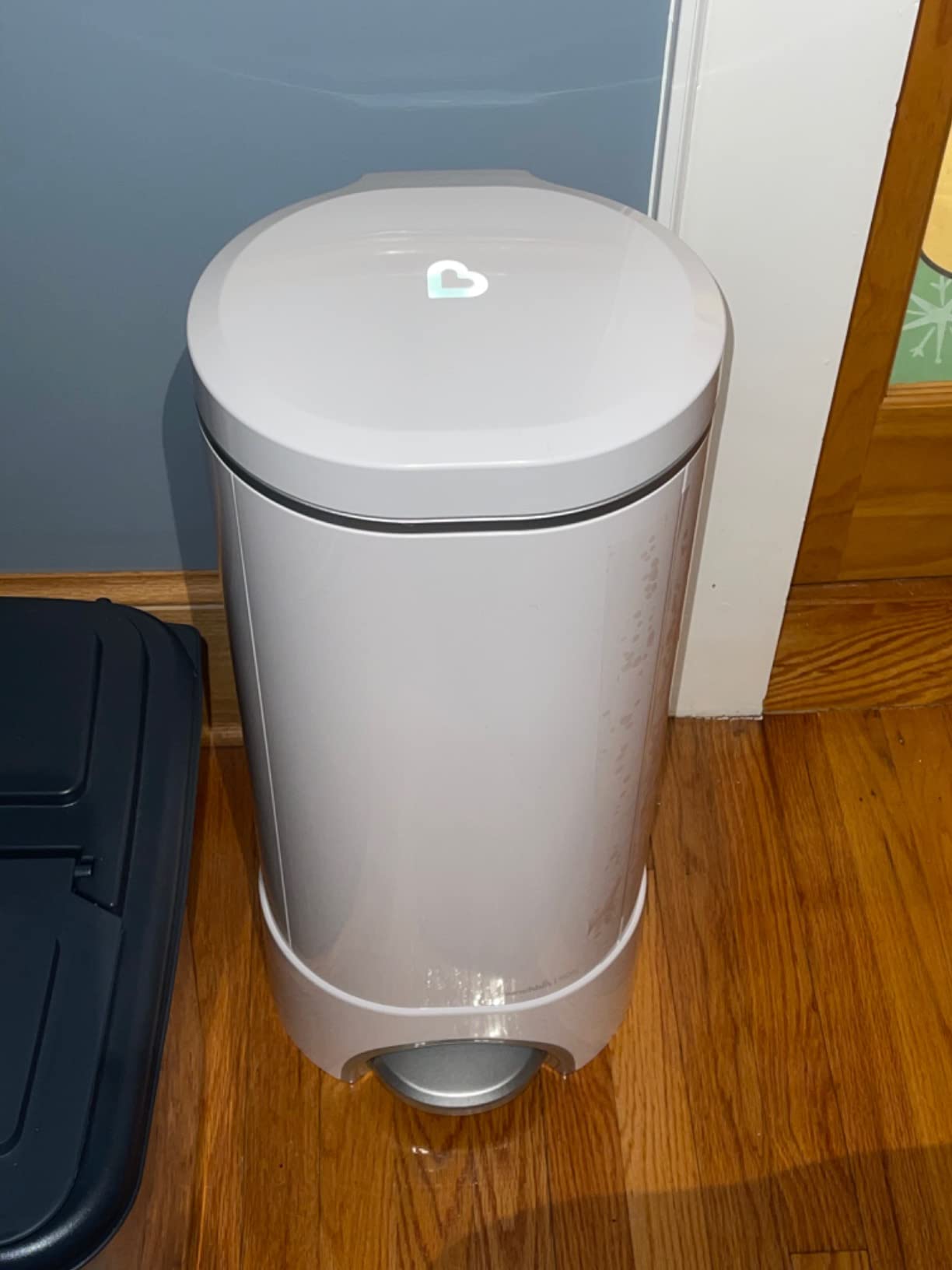 Munchkin Baby UV Diaper Pail, #1 in Odor Control, Step Pedal, White customer photo 1