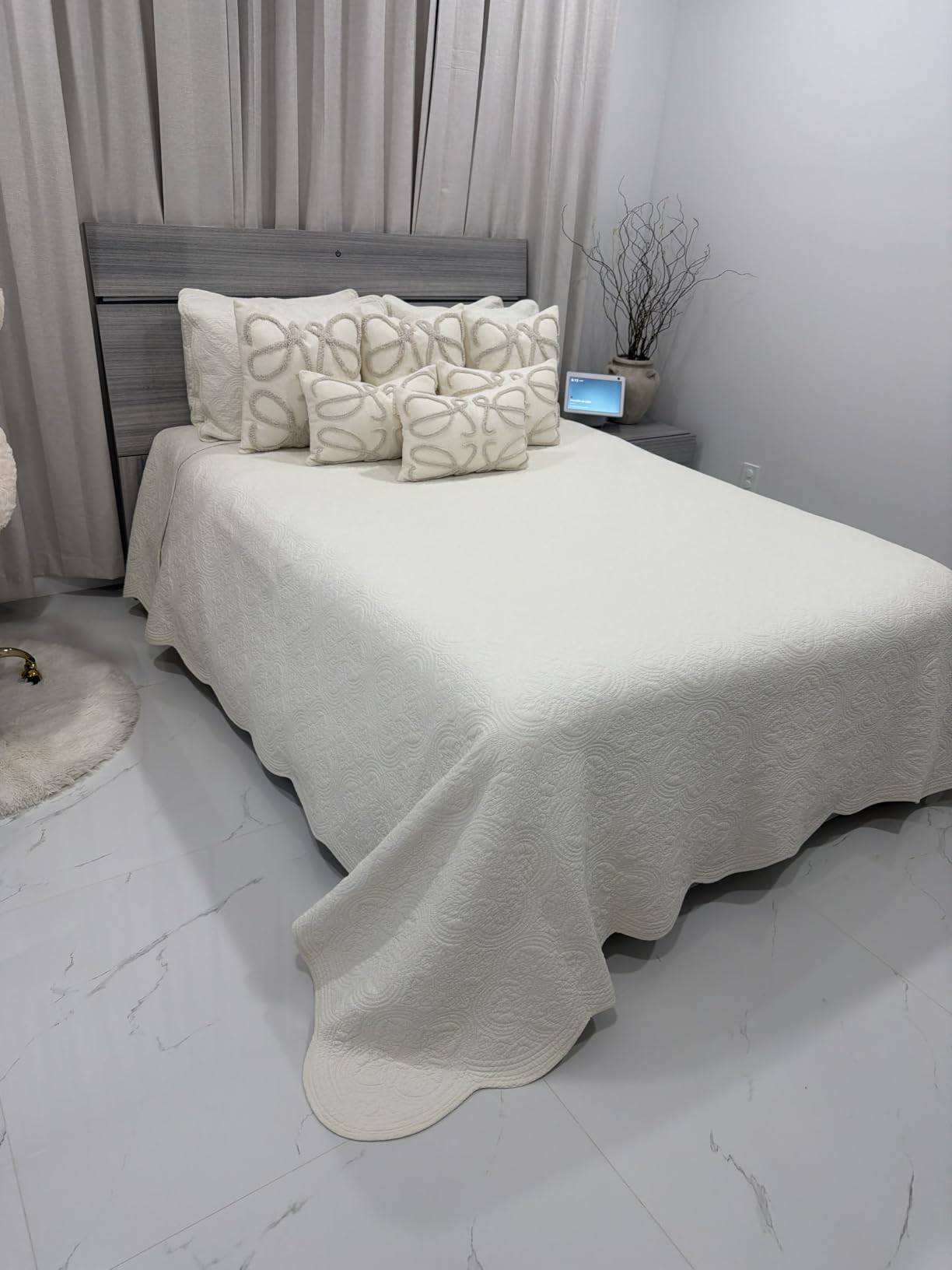 Cozy Line Home Fashions 100% Cotton Victorian Medallion Solid White Matelasse Embossed Bedding Quilt Set, Reversible Lightweight Bedspread, Coverlet for All Season (Blantyre - White, Queen - 3 piece) customer photo 1