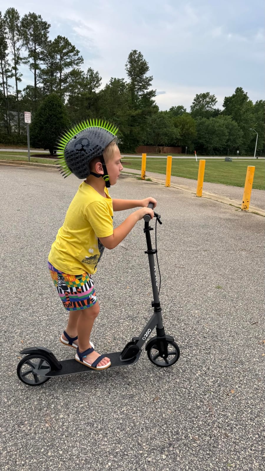 AERO MOBILITY Big Wheel Kick Scooter for Kids 6-12, Teens & Adults | Light Up Wheels | Hand Controlled Brake | Shock Absorption | Rubber Deck Mat | Foldable & Height Adjustable customer photo 2