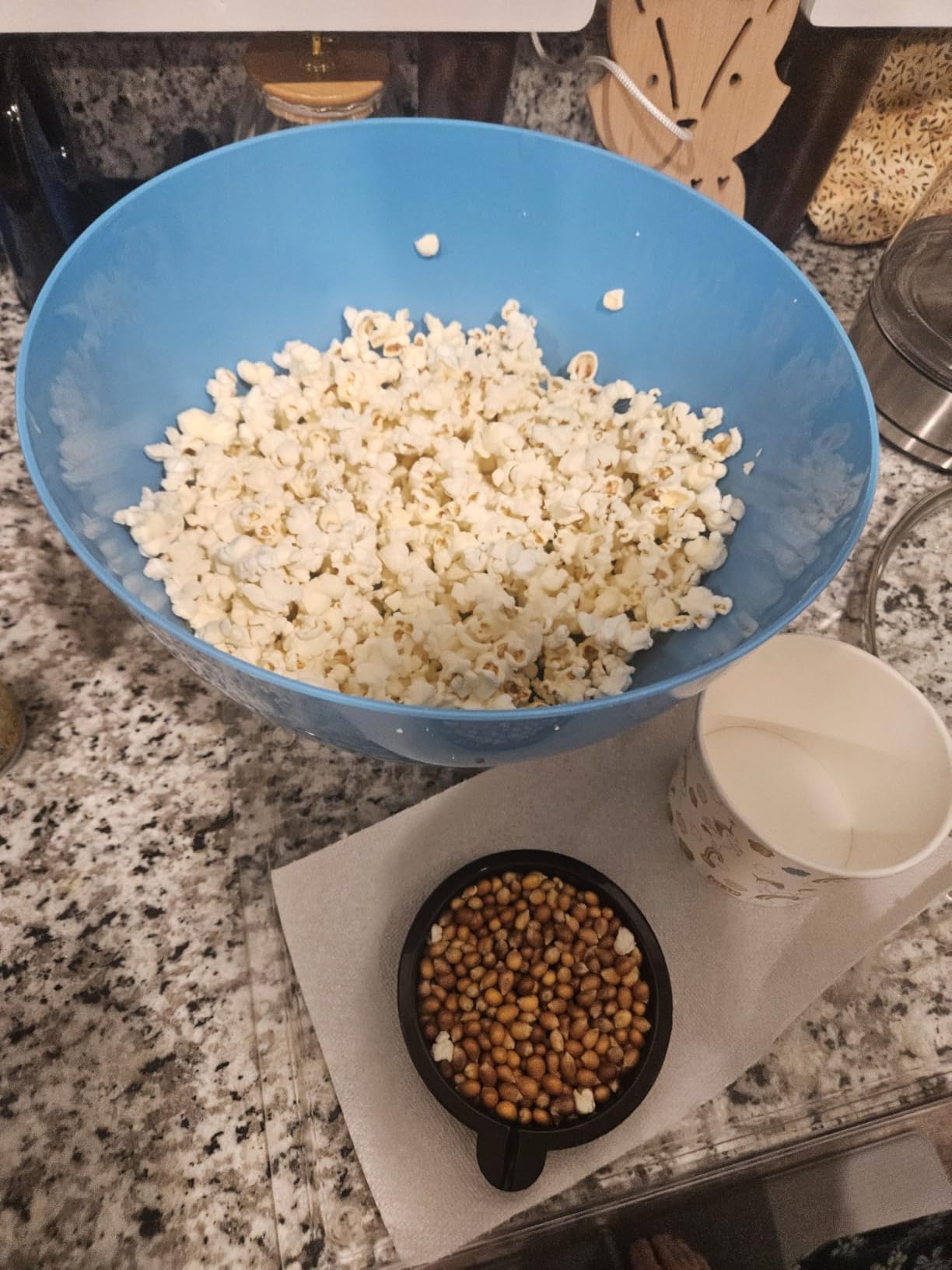 Nostalgia Vintage Hot-Air Popcorn Maker Machine - Makes Up to 12 Cups - Oil-Free - Healthier Popcorn - Classic Stand-Up Cart With Wheels - Includes Kernel Measuring Cup - Red customer photo 2