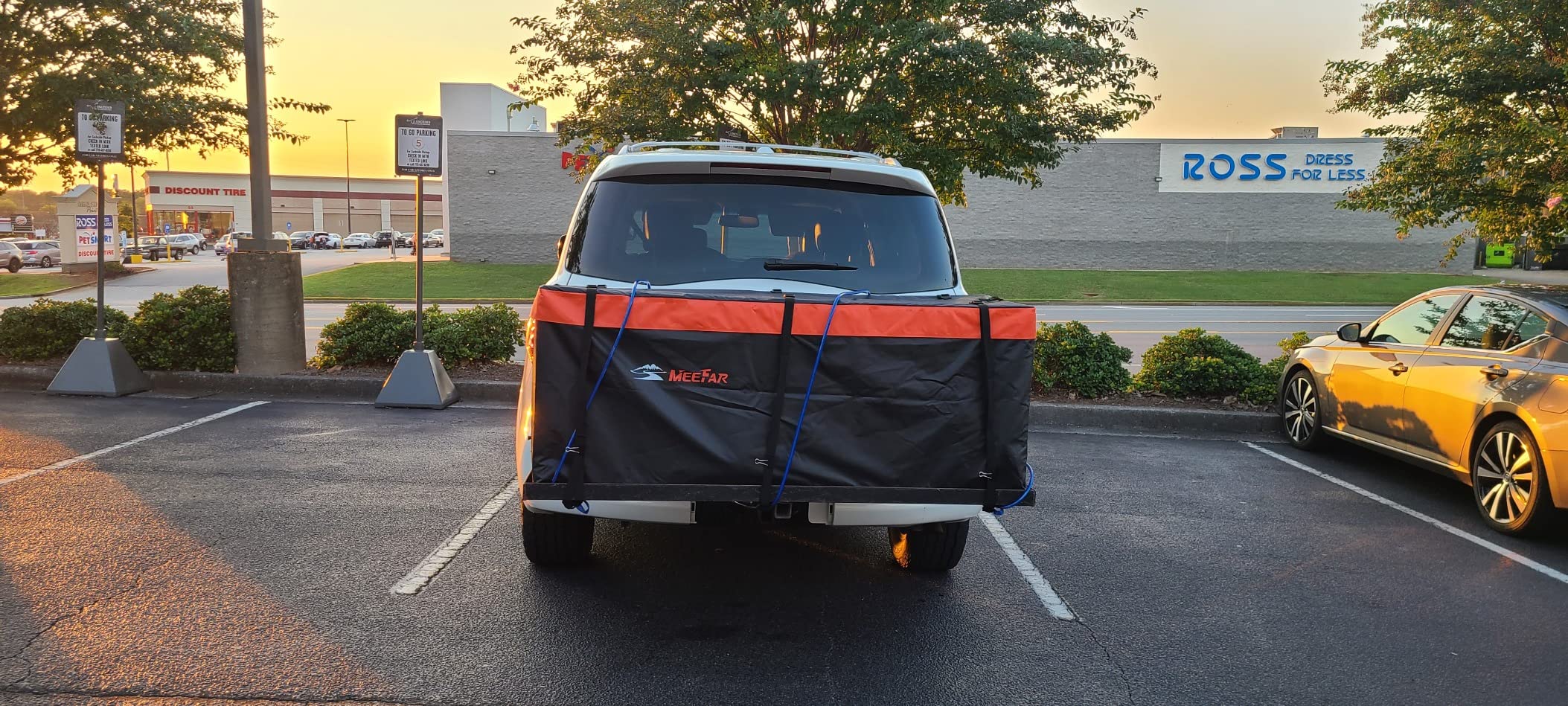 MeeFar Rooftop Cargo Carrier Car Roof Bag 21 Cubic Feet 100% Waterproof Car Top Carrier, Fits All Vehicle with/Without Rack,Include Anti-Slip Mat,10 Reinforced Straps,6 Door Hooks,Luggage Lock customer photo 1