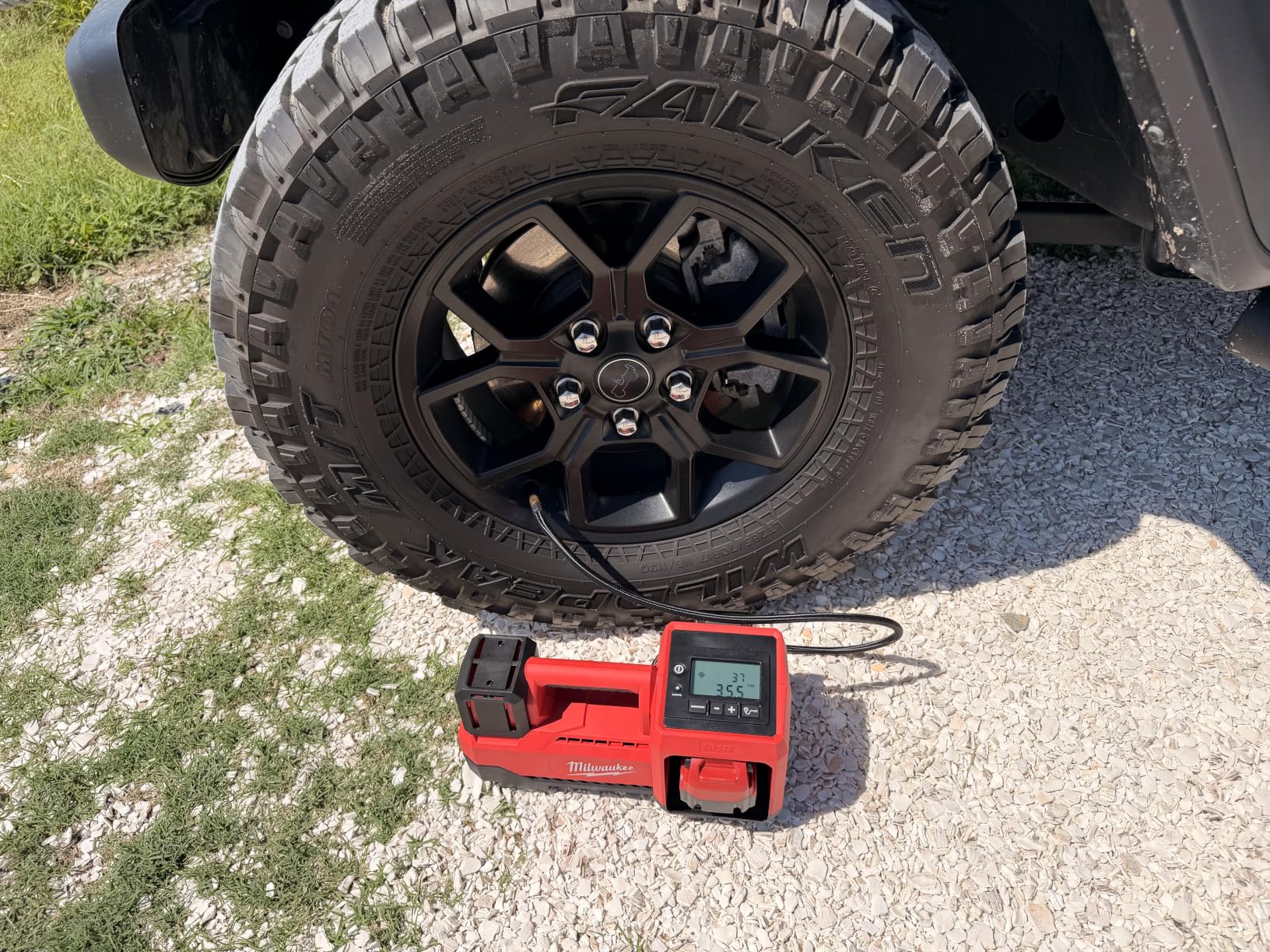 Milwaukee M18 Inflator 2848-20 customer photo 1