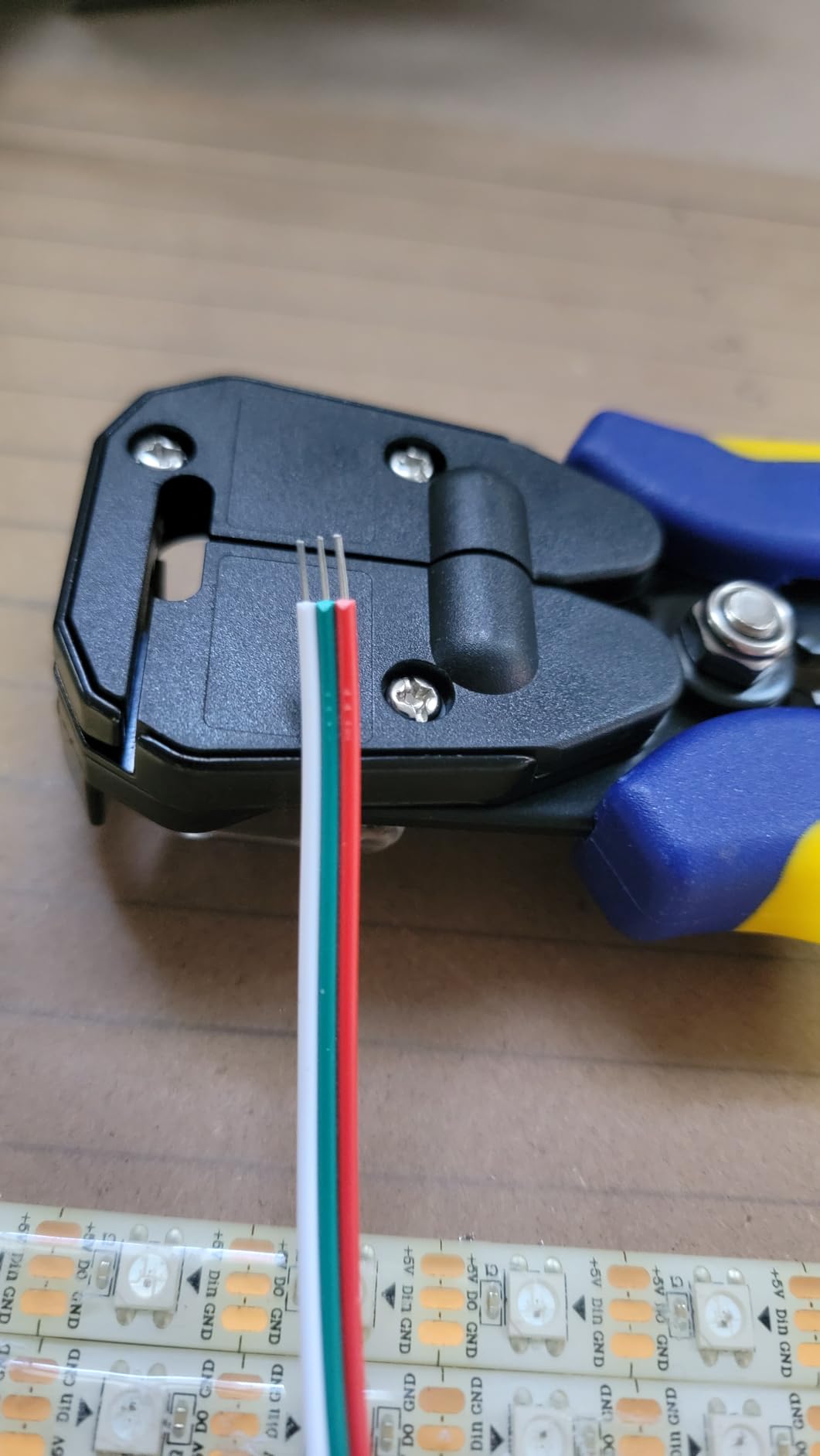 haisstronica Self-Adjusting Wire Stripper, 3 in 1 Stripper/Cutter/Crimping Heavy Duty Automatic Electrical Wire Strippers for 10-24 AWG customer photo 2