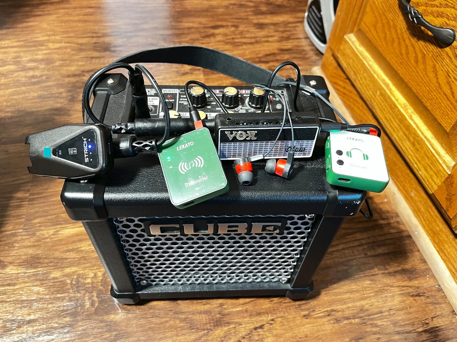 LEKATO Wireless in Ear Monitor System 2.4GHz, Stereo in-Ear Monitoring with Transmitter Receiver Clip-On, One to Many, Auto-Pairing, Wireless IEM for Band Rehearsal,Studio, Church,Small Gigs(MS-1) customer photo 1