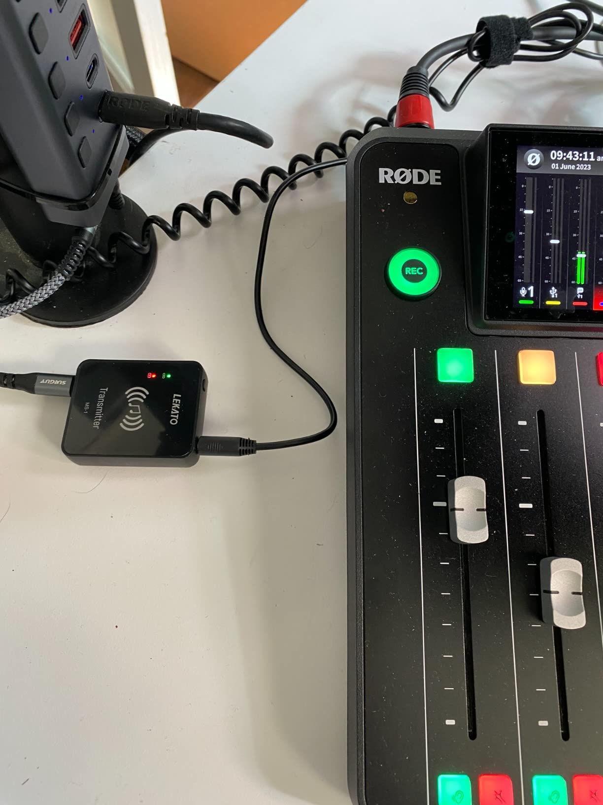 LEKATO Wireless in Ear Monitor System 2.4GHz, Stereo in-Ear Monitoring with Transmitter Receiver Clip-On, One to Many, Auto-Pairing, Wireless IEM for Band Rehearsal,Studio, Church,Small Gigs(MS-1) customer photo 2