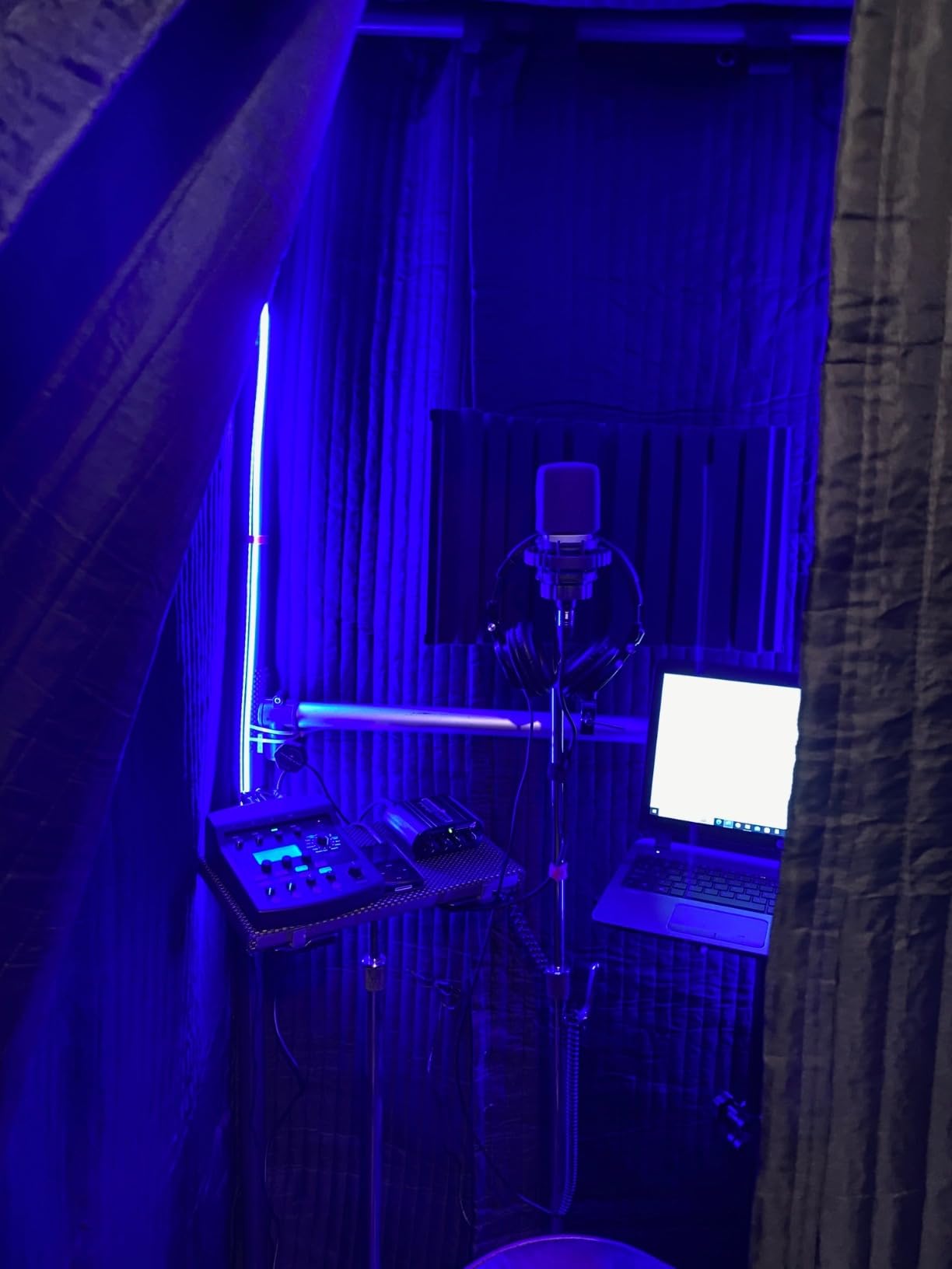 Portable Vocal Booth for Recording, Portable Recording Booth for Home Studio, Acoustic Treatment to Reduce Echo, Sound Isolation Booth, 5-Min Assembly w/Travel Bag, Lights, Phone Holder (2026 Update) customer photo 1