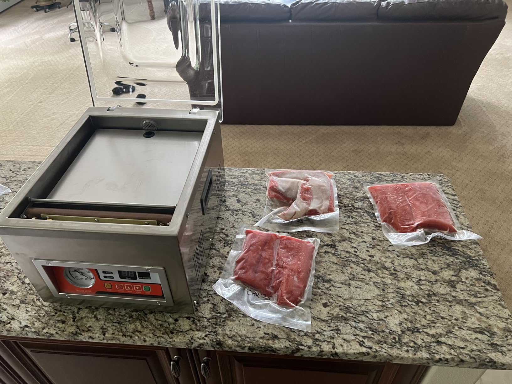 VEVOR Chamber Vacuum Sealer 260W Sealing Power 10.2 Inch Sealing Length | Vacuum Packing Machine for Wet Foods, Meats, Marinades and More, Compact Size, Applied in Home Kitchen and Commercial Use customer photo 1
