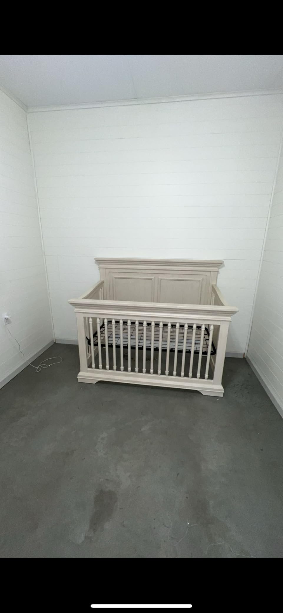 Sorelle Furniture Portofino Crib, Classic 4-In-1 Convertible Crib, Brushed Ivory Crib Made of Wood, Non-Toxic Finish, Wooden Baby Bed, Toddler Bed, Child's Daybed and Full-Size Bed customer photo 2