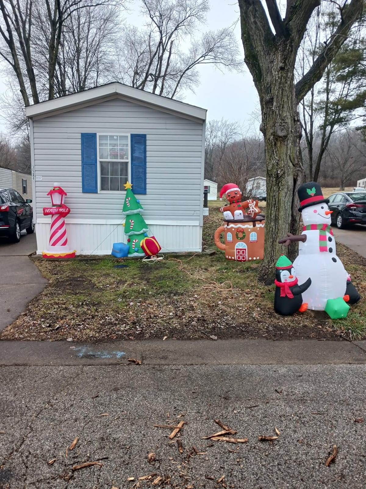 Juegoal 6 FT Christmas Inflatables Outdoor Decorations, Inflatable Xmas Lighthouse, Lighted Blow Up North Pole Sign with Built in LED Lights, Light Up Holiday Winter Lawn Yard Garden Decor customer photo 1