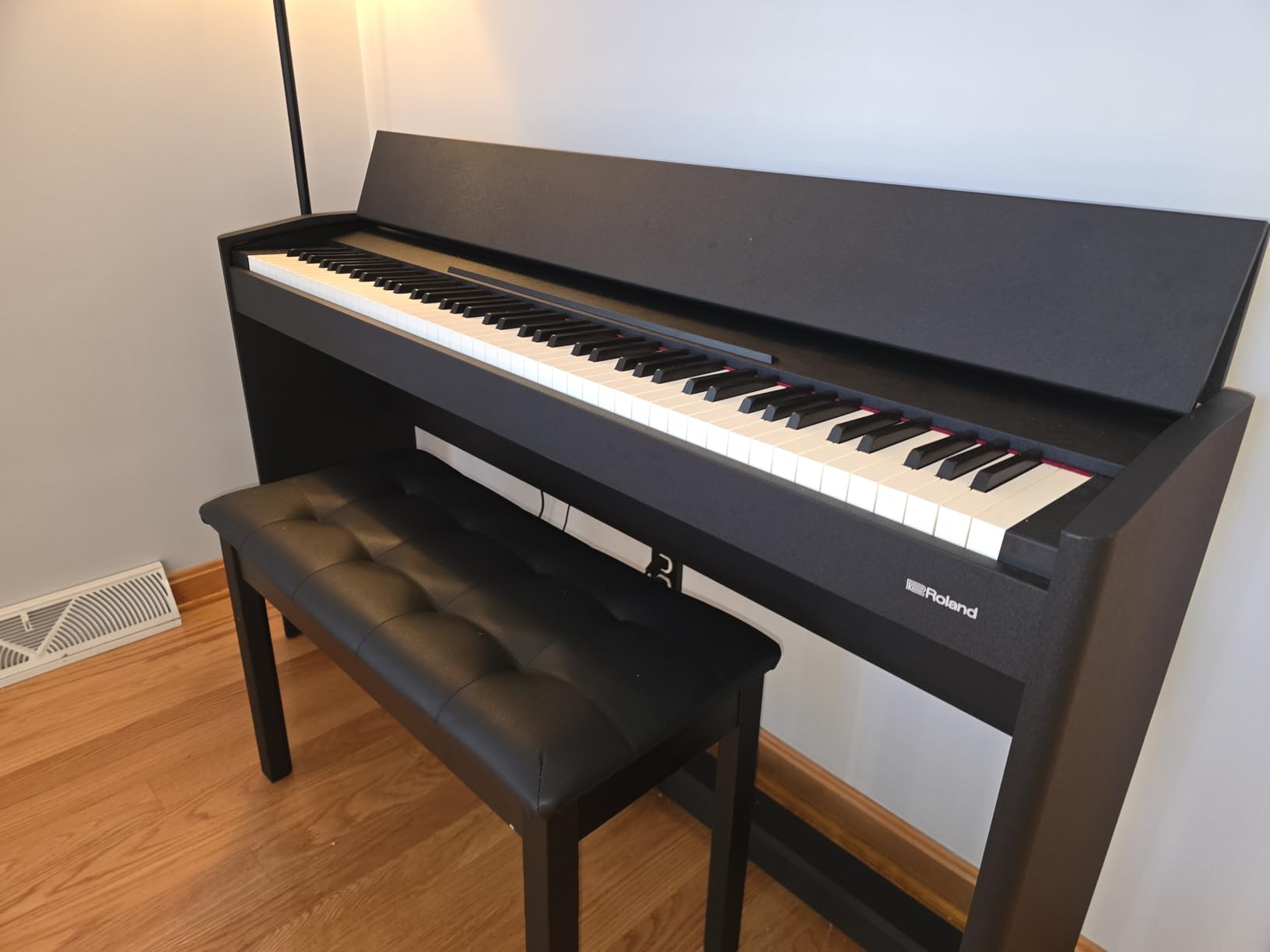 Roland F107 Digital Piano | Streamlined and Affordable Home Piano with Attractive Modern Design | Perfect for Beginners | Class-Leading Sound and Playability | Onboard Bluetooth & More customer photo 1