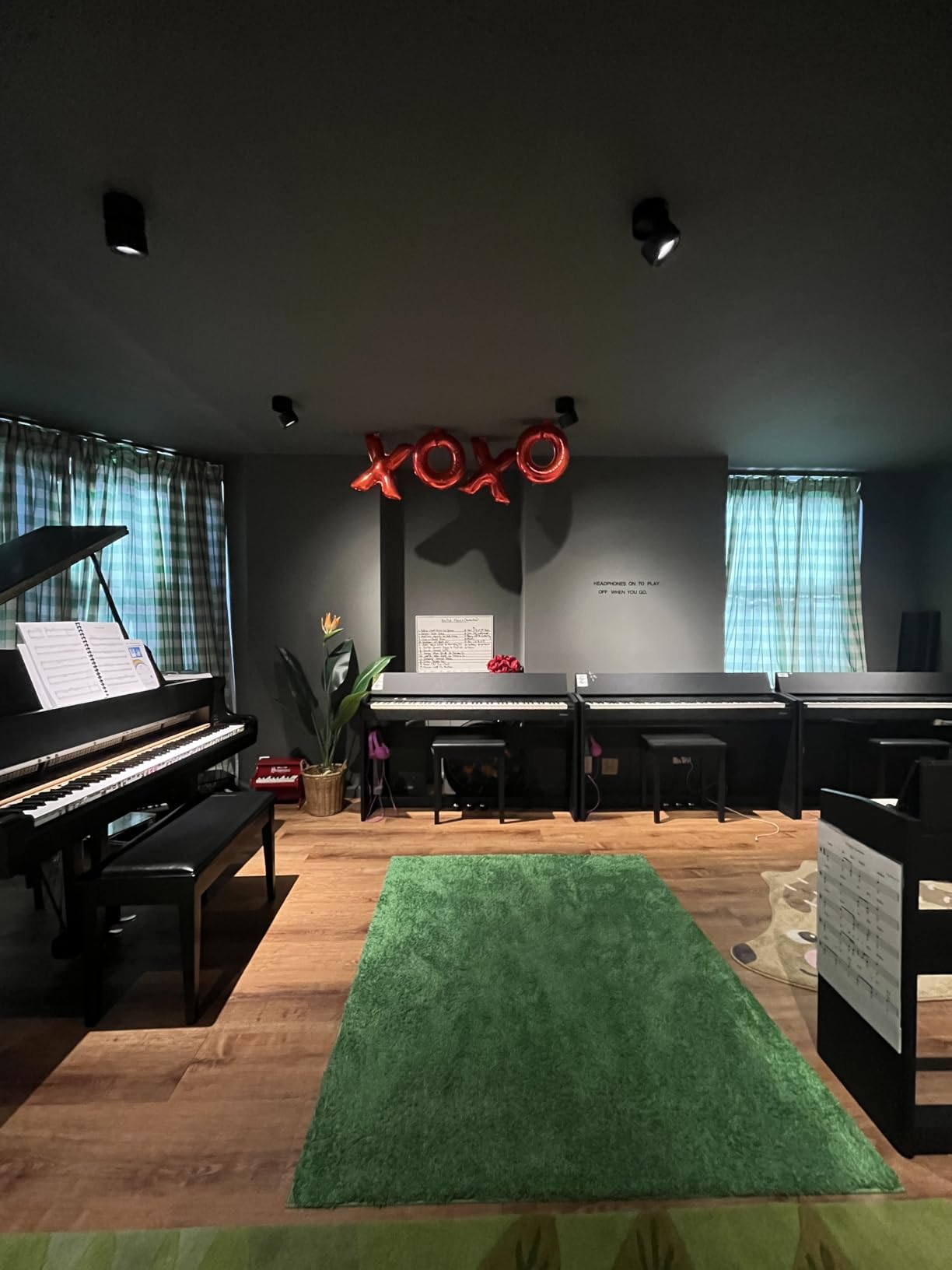 Roland F107 Digital Piano | Streamlined and Affordable Home Piano with Attractive Modern Design | Perfect for Beginners | Class-Leading Sound and Playability | Onboard Bluetooth & More customer photo 2