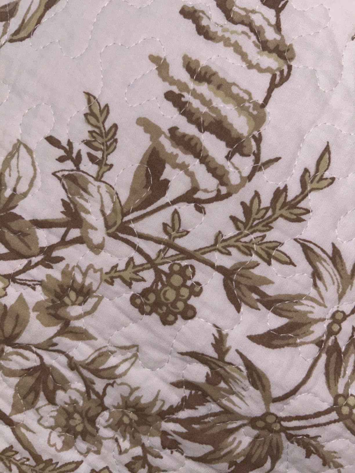 Laura Ashley - Queen Quilt Set, Soft & Reversible Cotton Floral Bedding with a Medium Weight Feel, 3 Piece Bed Set with Matching Pillowcases (Bedford Green/Off-White) customer photo 2