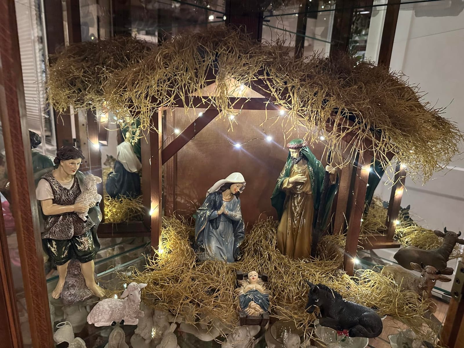 Glitzhome 12Pcs Ivory Resin Nativity Figurines Set Christmas Nativity Sets Tabletop Scenes Ornaments Xmas Nativity Collectible Figurines Indoor Decor Miniatures Statues Figures 10.00