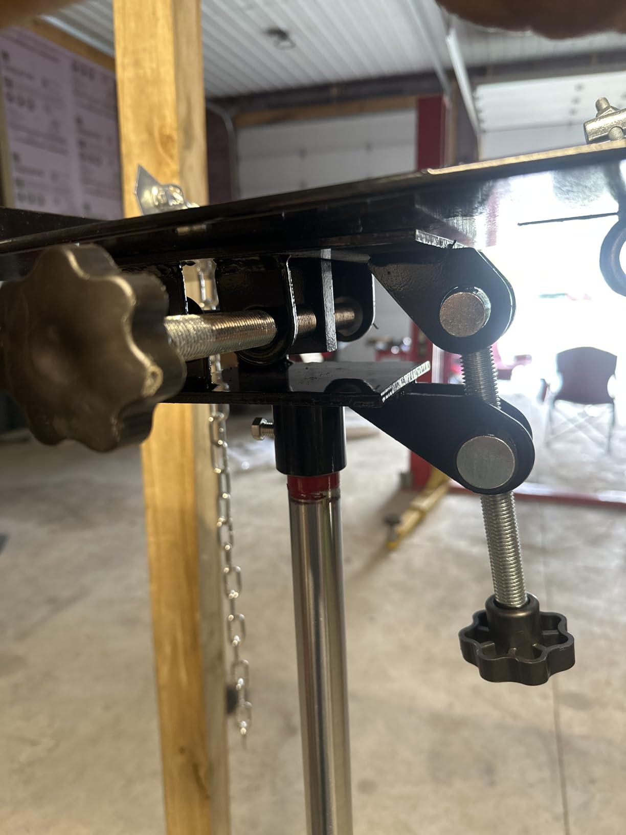 VEVOR Transmission Jack,0.75 Ton/1660 lbs Capacity Hydraulic Telescopic Transmission Jack, 2-Stage Floor Jack Stand with Foot Pedal, 360° Swivel Wheel, Garage/Shop Lift Hoist, Red | for Garages and Repair Shops, with Foot Pedal, 360° Swivel Casters and Floor-Standing Design for Positioning Transmissions customer photo 2