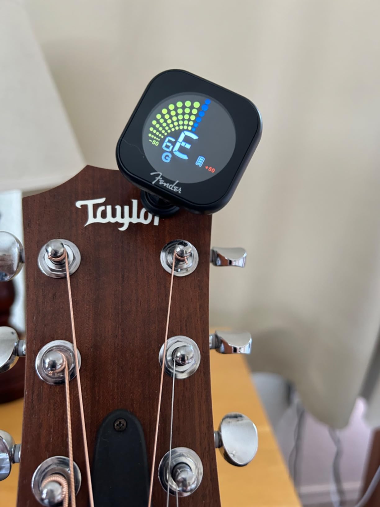 Fender Flash 2.0 Guitar Tuner Clip On, Rechargeable Guitar Tuner for 6 Strings, Battery and Micro USB Audio Charger Included, 4x3x2 Inches, 1 Count, Black customer photo 1