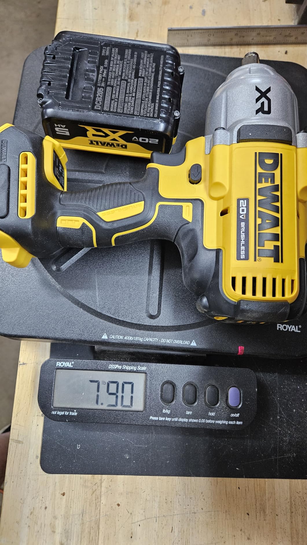 DEWALT 20V MAX Cordless Impact Wrench with Hog Ring Anvil, Brushless High Torque 1/2
