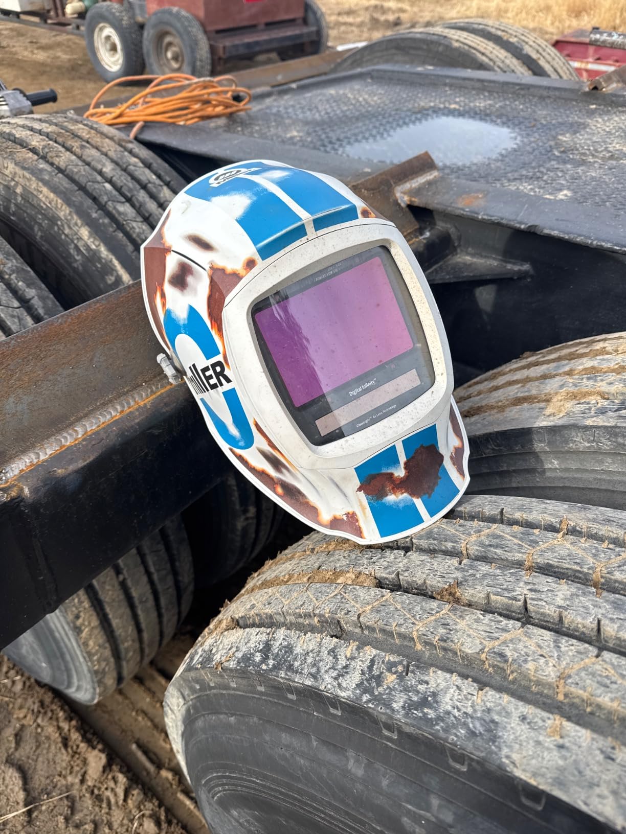 Miller Digital Infinity Welding Helmet, ClearLight 2.0 Lens Technology, Auto-Darkening, 4 Arc Sensors customer photo 1