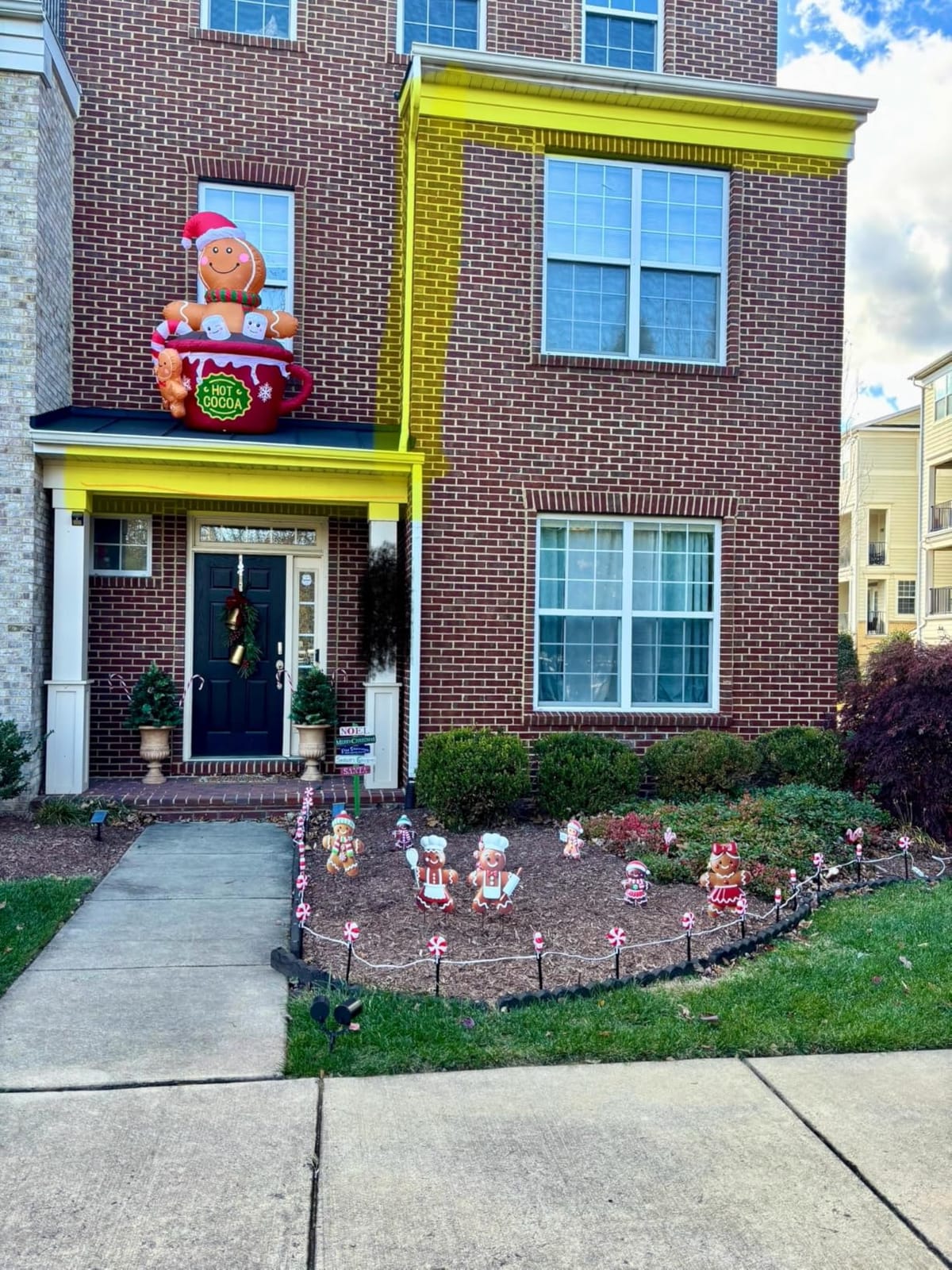ZPISF 6 FT Christmas Inflatables Outdoor Decorations, Cute Christmas Blow Up Yard Decorations Gingerbread Man in Hot Cocoa Mug Scene for Garden Lawn Xmas Decor customer photo 1