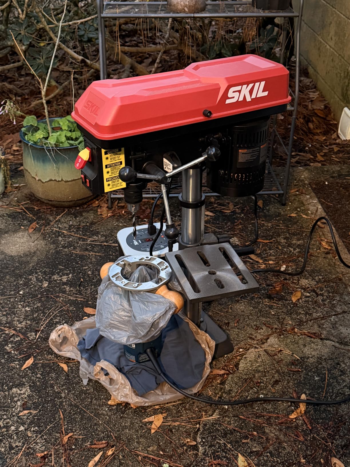 SKIL 6.2 Amp 10 In. 5-Speed Benchtop Drill Press with Laser Alignment & Work Light - DP9505-00 customer photo 1