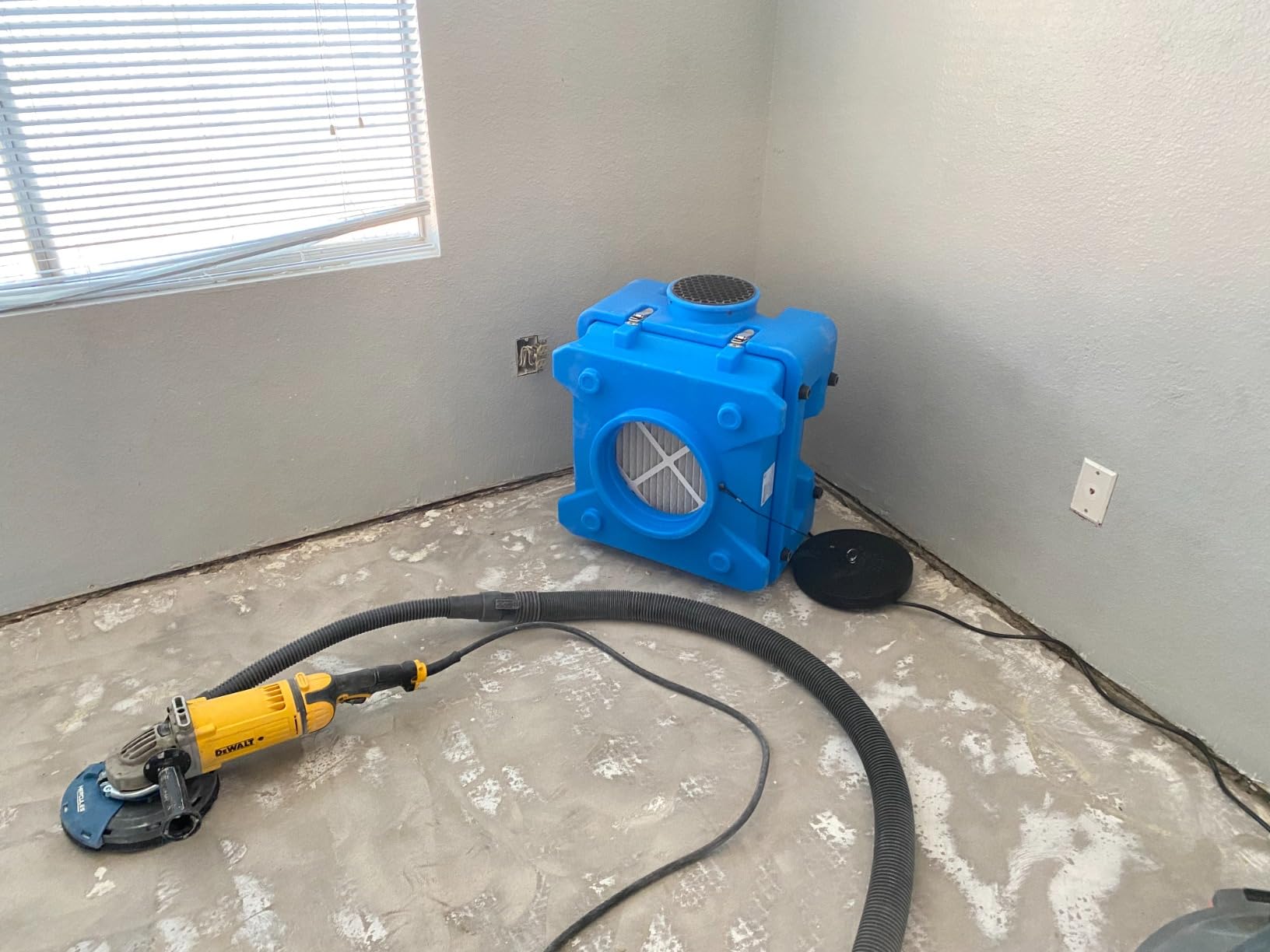 CADPXS Shield-550 Air Scrubber 550 CFM with 3-Stage Filtration | Stackable Negative Air Machine Airborne Cleaner HEPA Scrubber Water Damage Restoration Equipment Commercial Air Purifier Blue customer photo 1