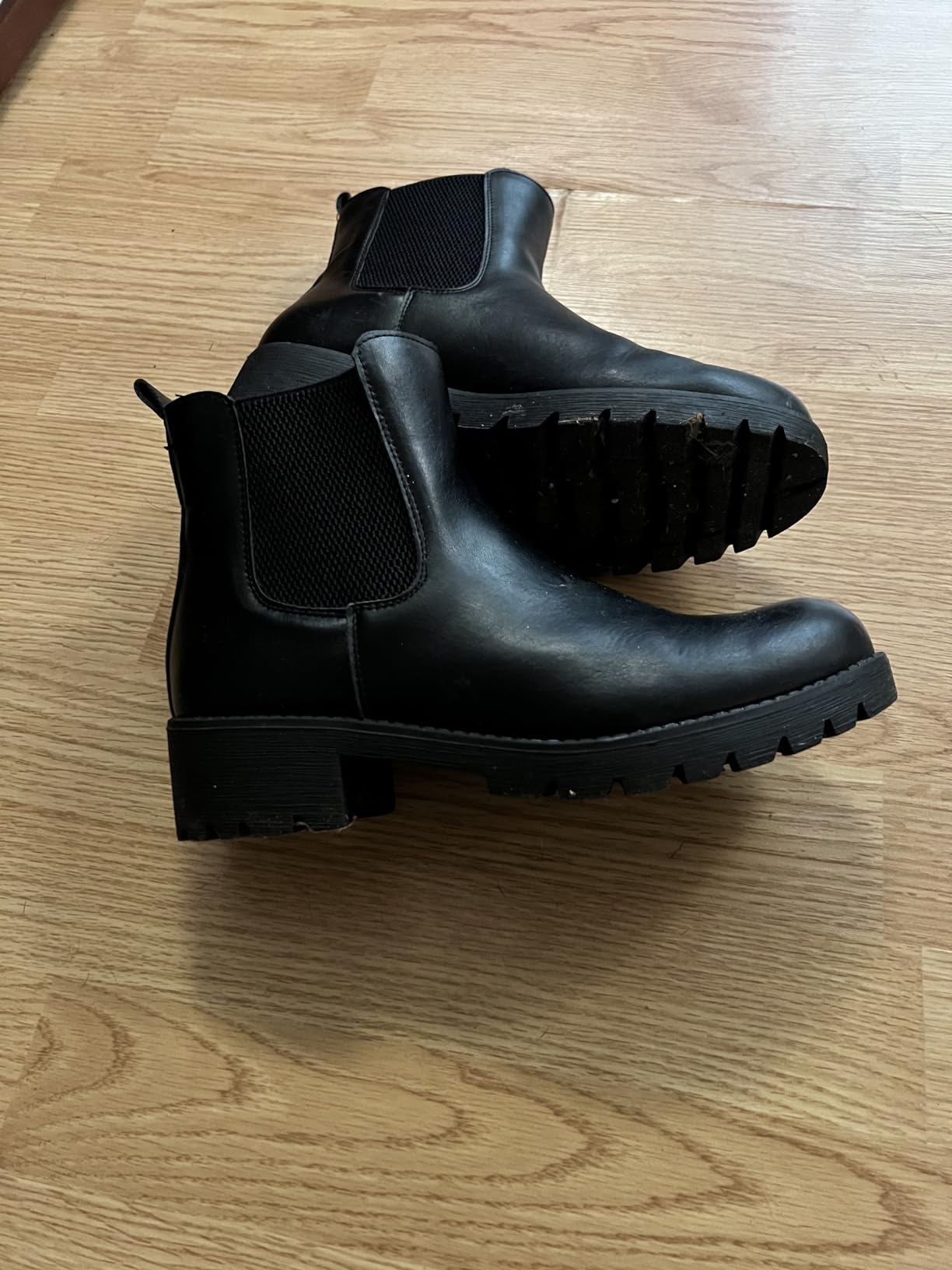 Vepose Women's Chelsea Ankle Boots Pull-On Low Heel Booties 9607 customer photo 2