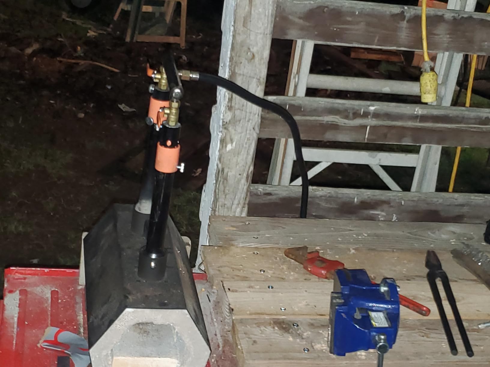 VEVOR Portable Propane Forge, Double Burner Tool and Knife Making, 2600°F | Large Capacity Blacksmith Farrier Forges, Mini Furnace Blacksmithing, Gas Forging Tools and Equipment, Complete Kit, Black customer photo 2