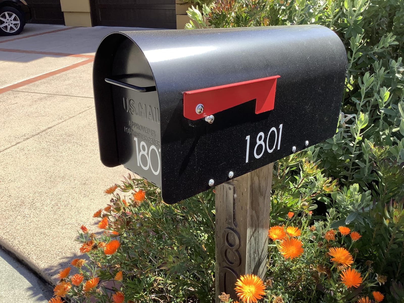 Architectural MAILBOXES Ironside Large Capacity Galvanized Steel Black, Post-Mount Mailbox, MB801BAM customer photo 1