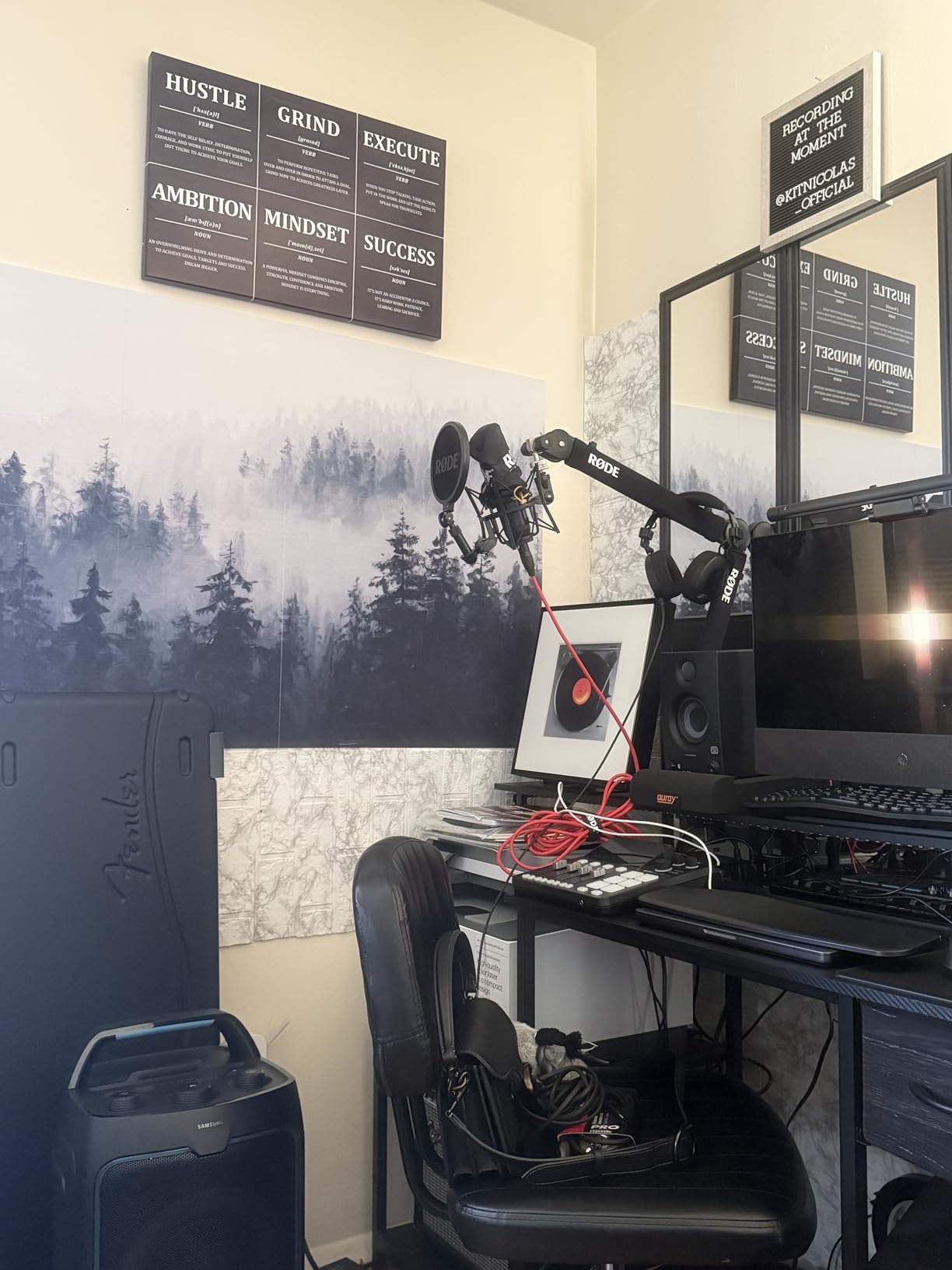 RØDE NT1 5th Gen Large-Diaphragm Studio Condenser Microphone - XLR & USB Outputs customer photo 2
