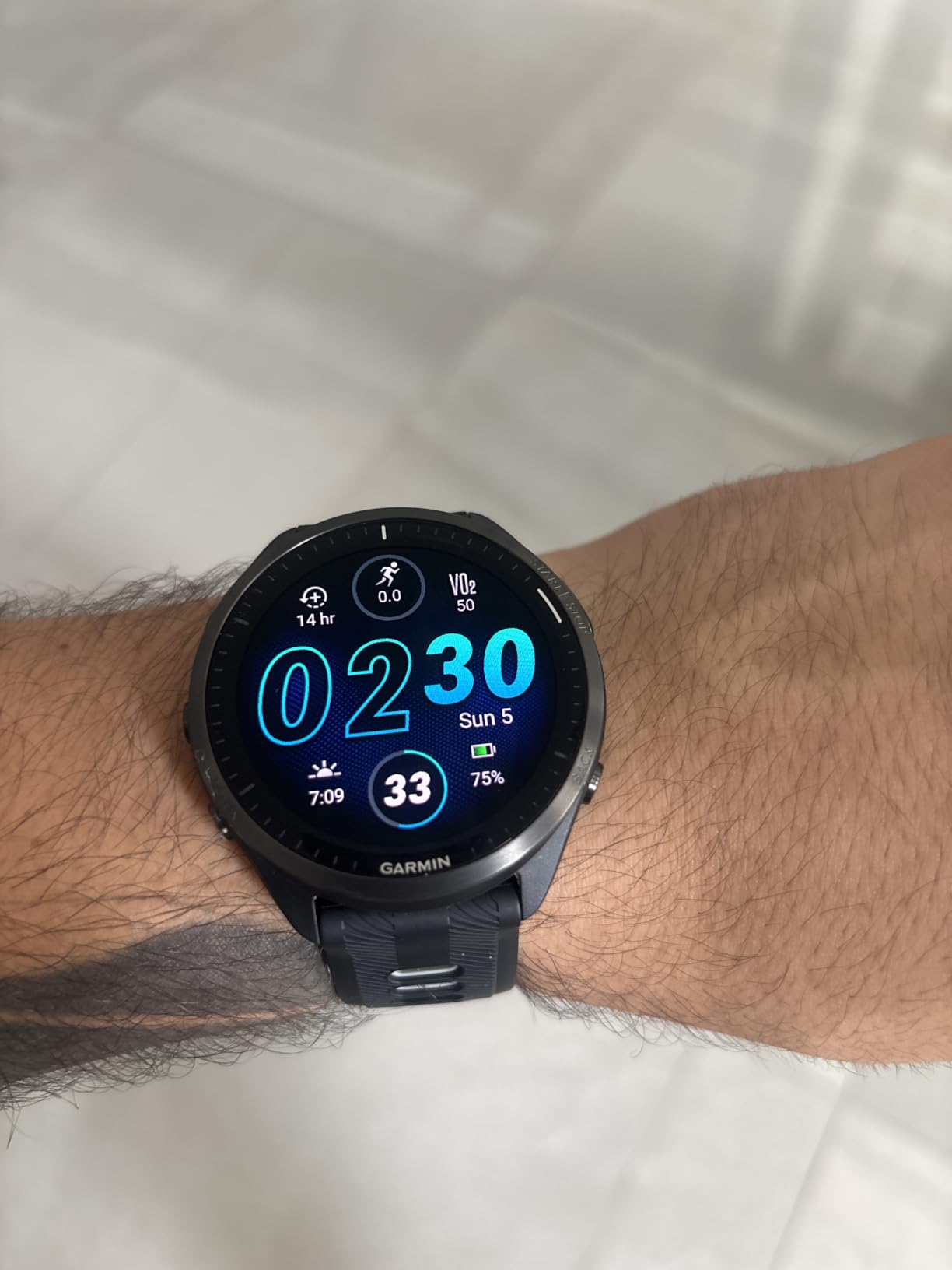 Garmin Forerunner 965 Running Smartwatch, Colorful AMOLED Display, Training Metrics and Recovery Insights, Black and Powder Gray customer photo 1