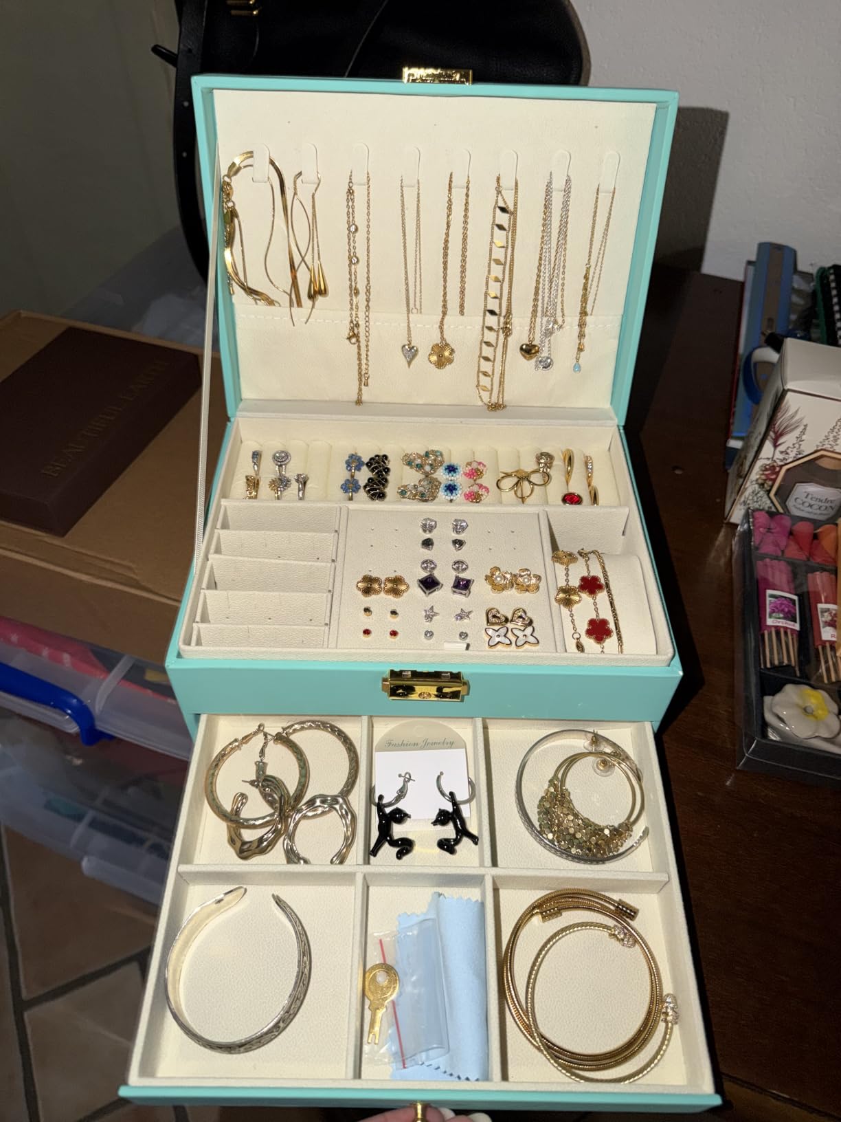 GUOER Jewelry Box for Women Girls, Two Layers Jewelry Organizer (White) | Vintage Quilting Stitching PU Leather, Earrings Bracelets Rings Necklace Watches Storage Large Jewellery Holder Case Gifts customer photo 1